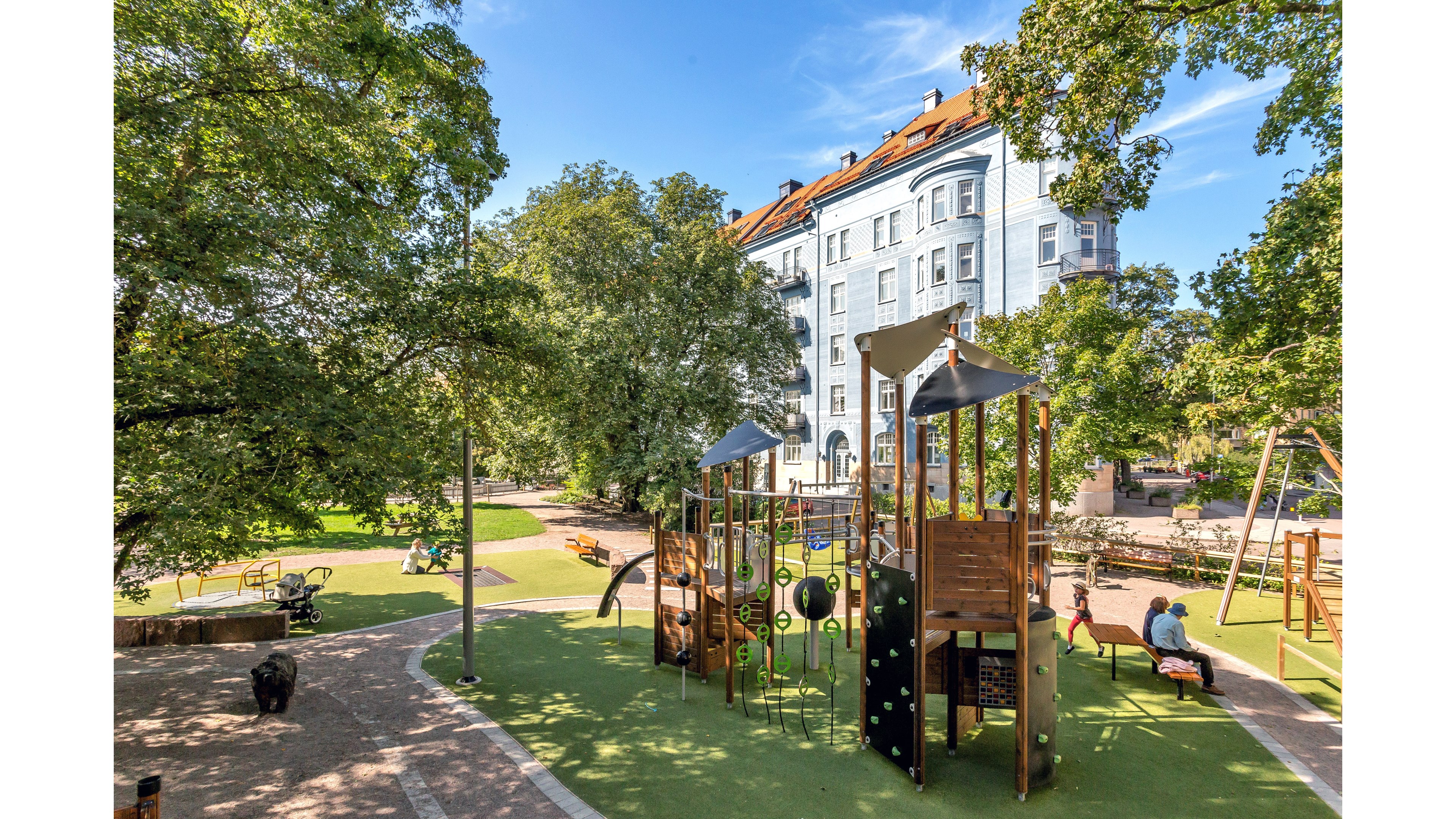 Helt nyinvigda lekplatsen i Vasaparken