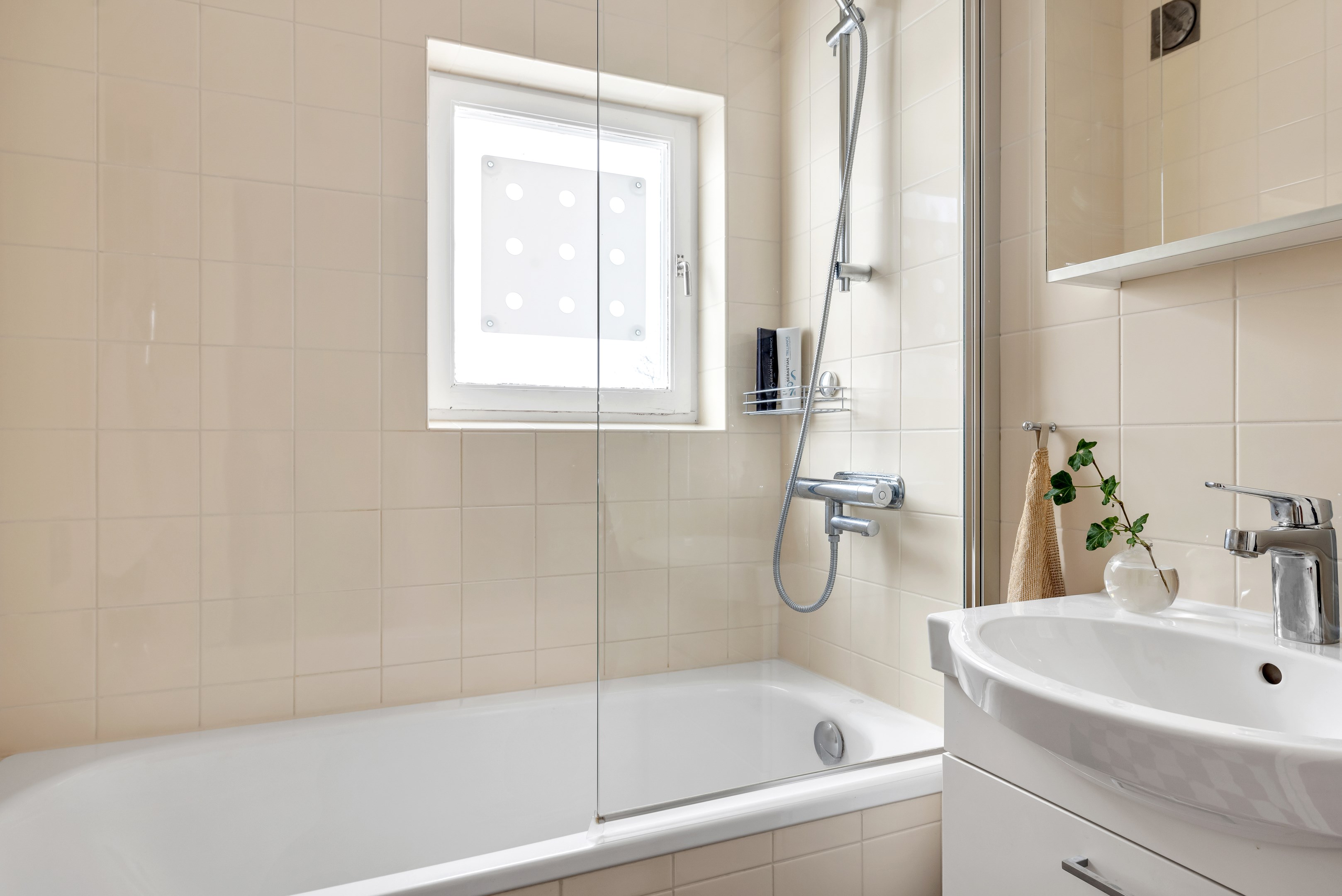 Bostadsbild från Eriksbergsvägen 12A, Såld i Sommarro, Uppsala