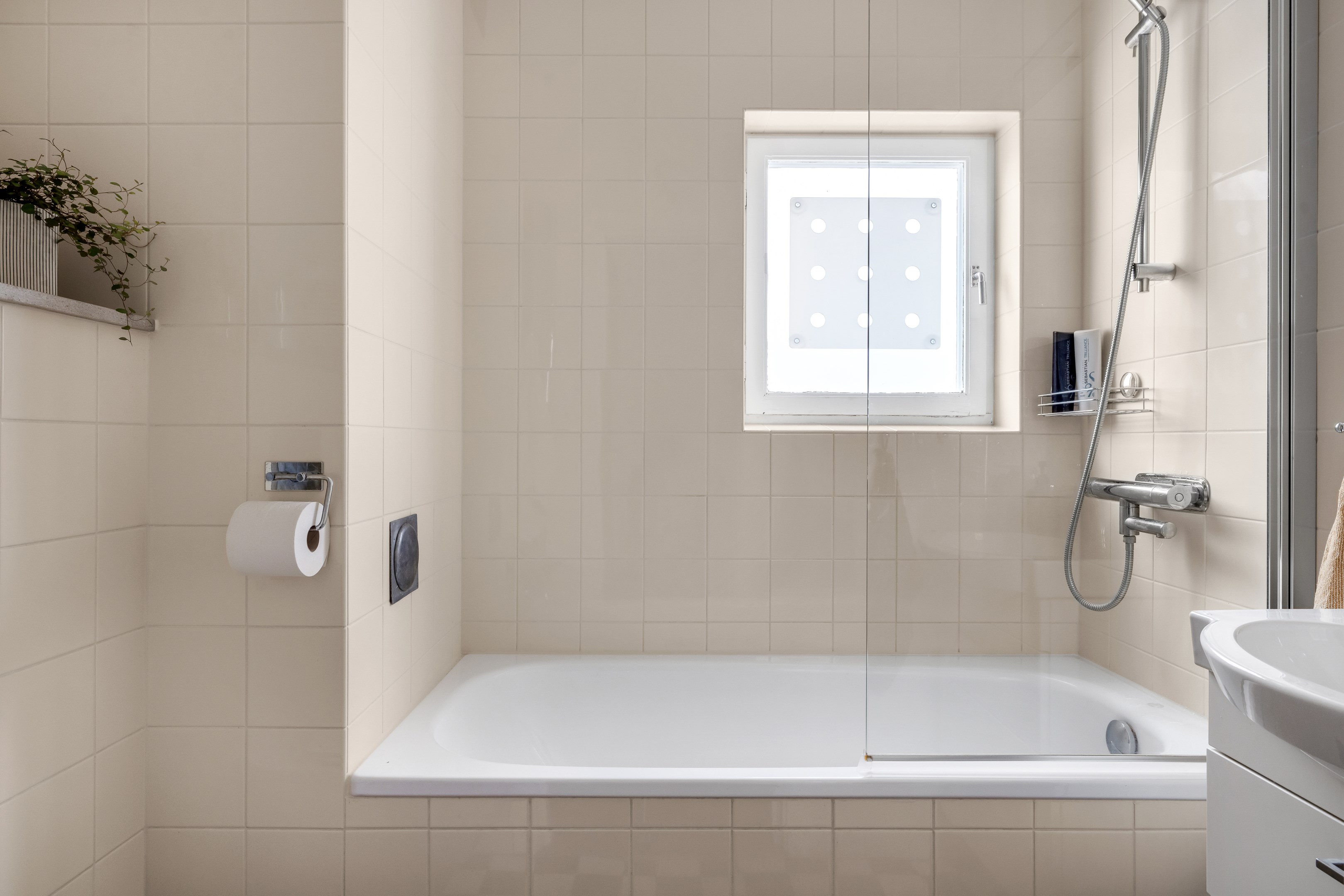 Bostadsbild från Eriksbergsvägen 12A, Såld i Sommarro, Uppsala