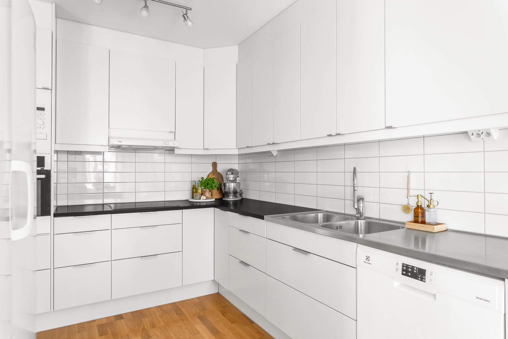 Bostadsbild från Råbyvägen 30, Såld i Kapellgärdet, Uppsala