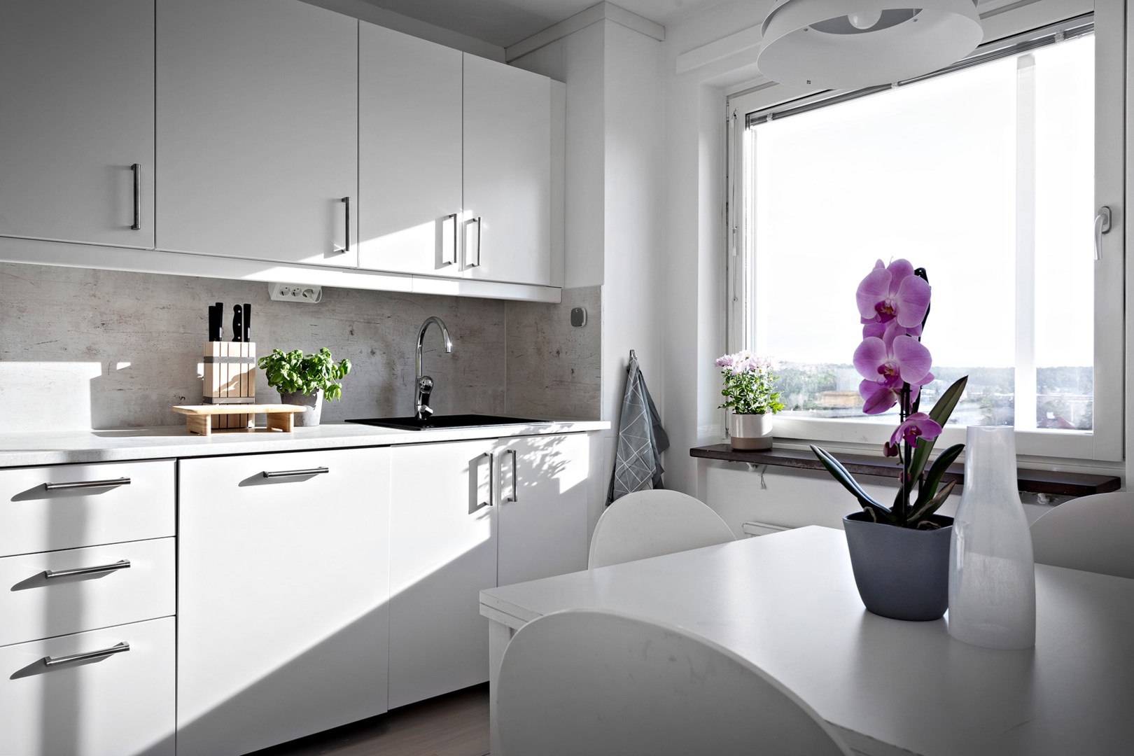 Bostadsbild från Per Hallströms Väg 12, 8tr, Såld i Forum Nacka, Nacka