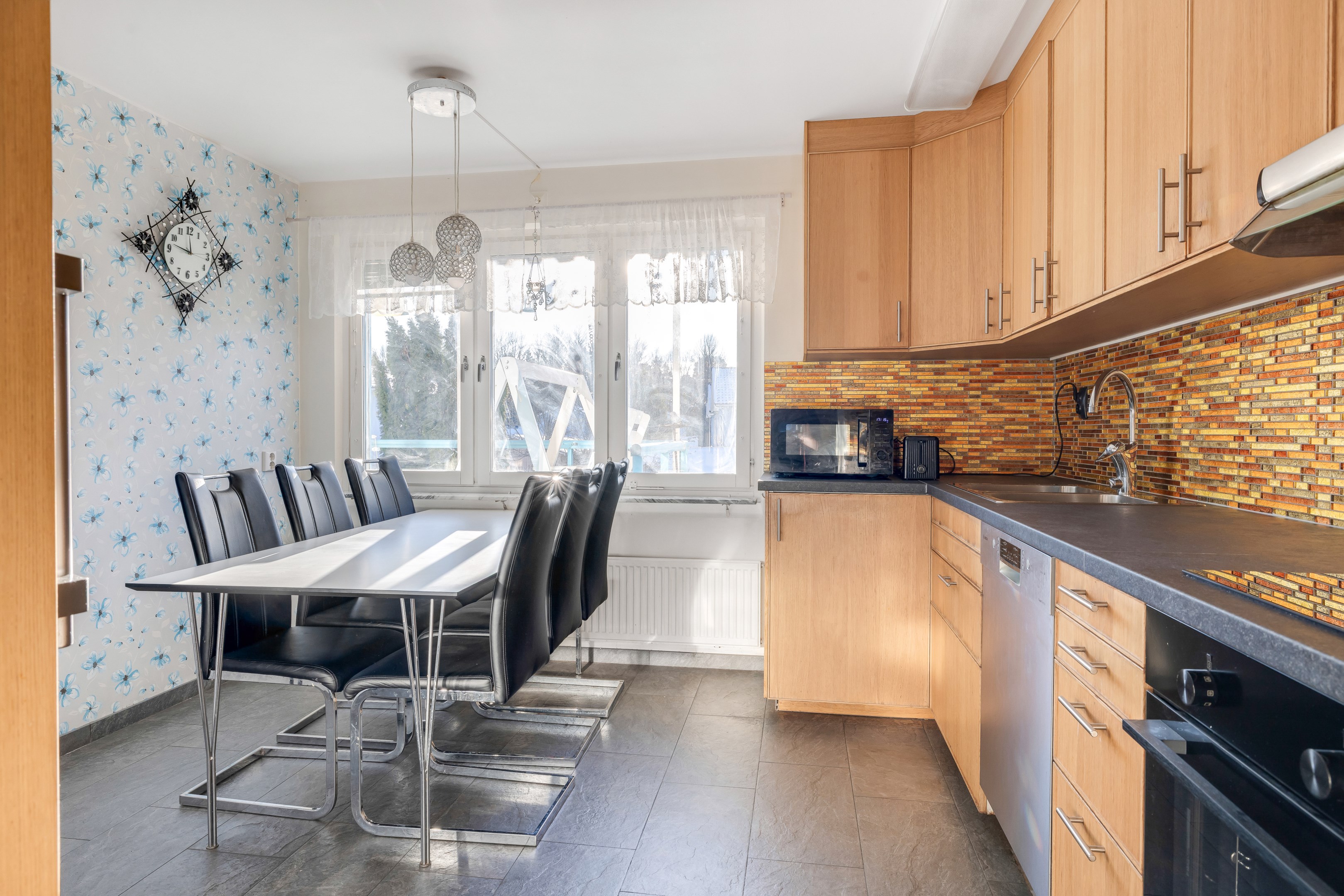 Bostadsbild från Stenrösvägen 49, Till salu i Stenhagen, Uppsala