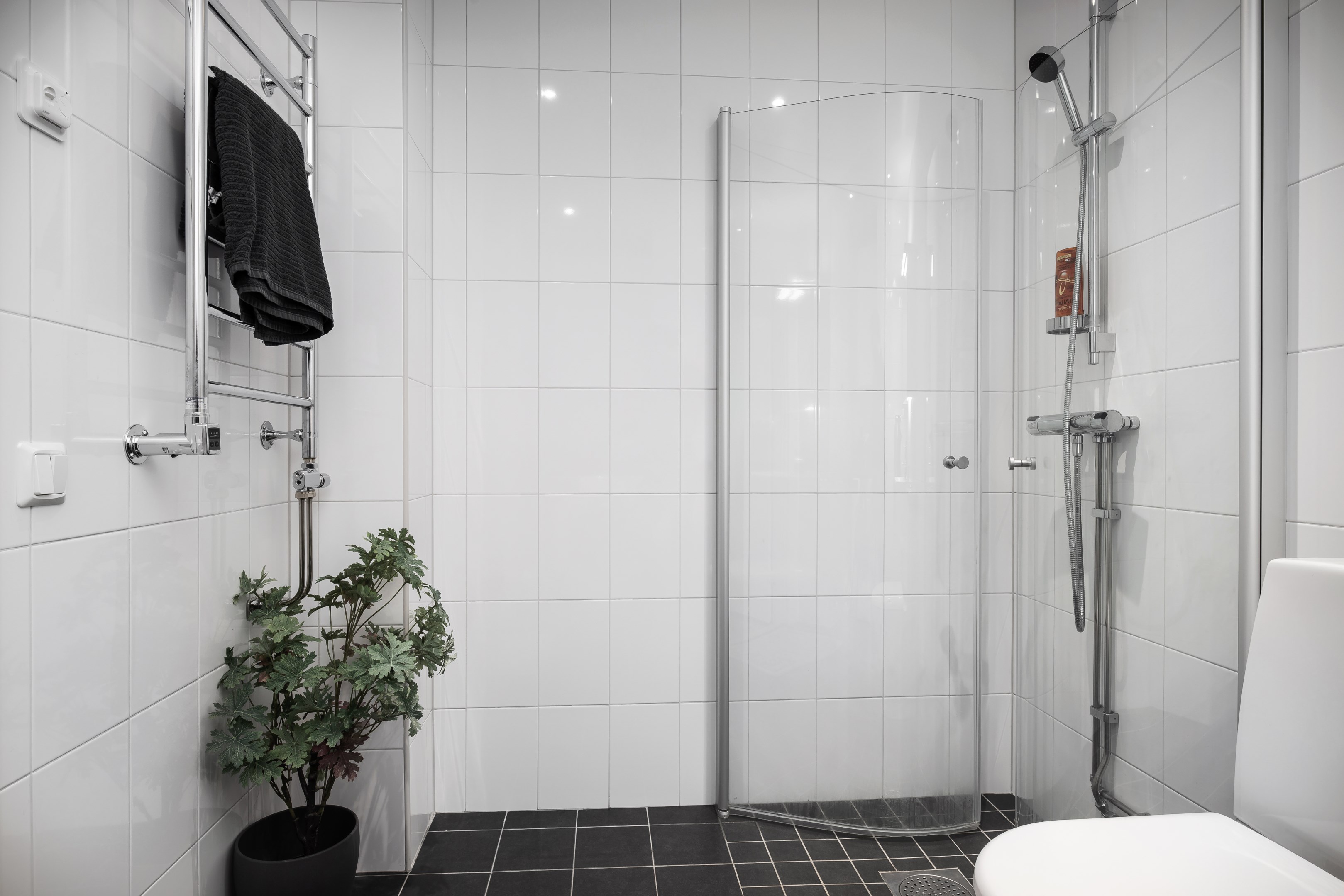 Komfortvärme i golv & spotlights i tak