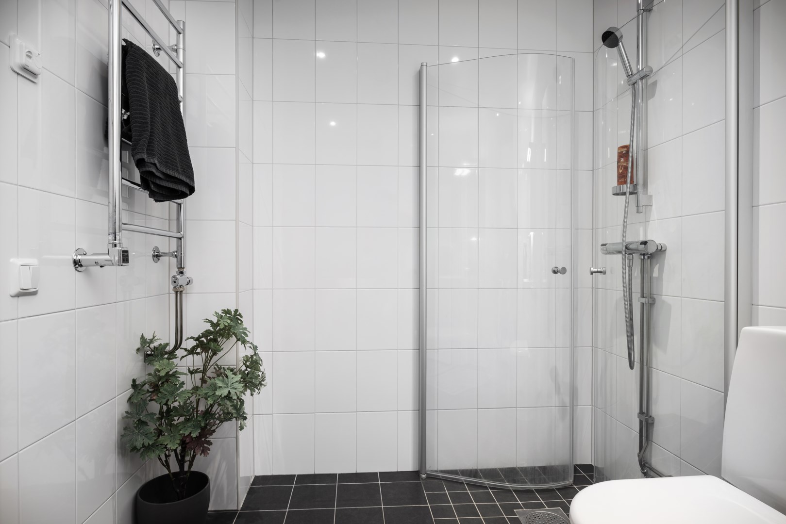 Komfortvärme i golv & spotlights i tak