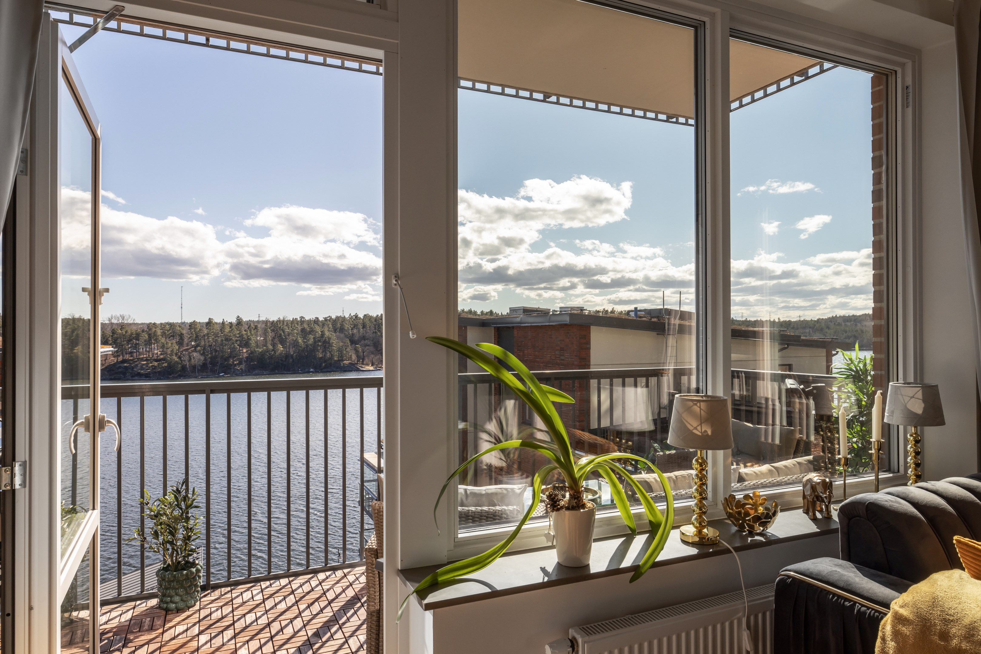 Luftig 2:a med ogenerat läge och hela tre meter i takhöjd