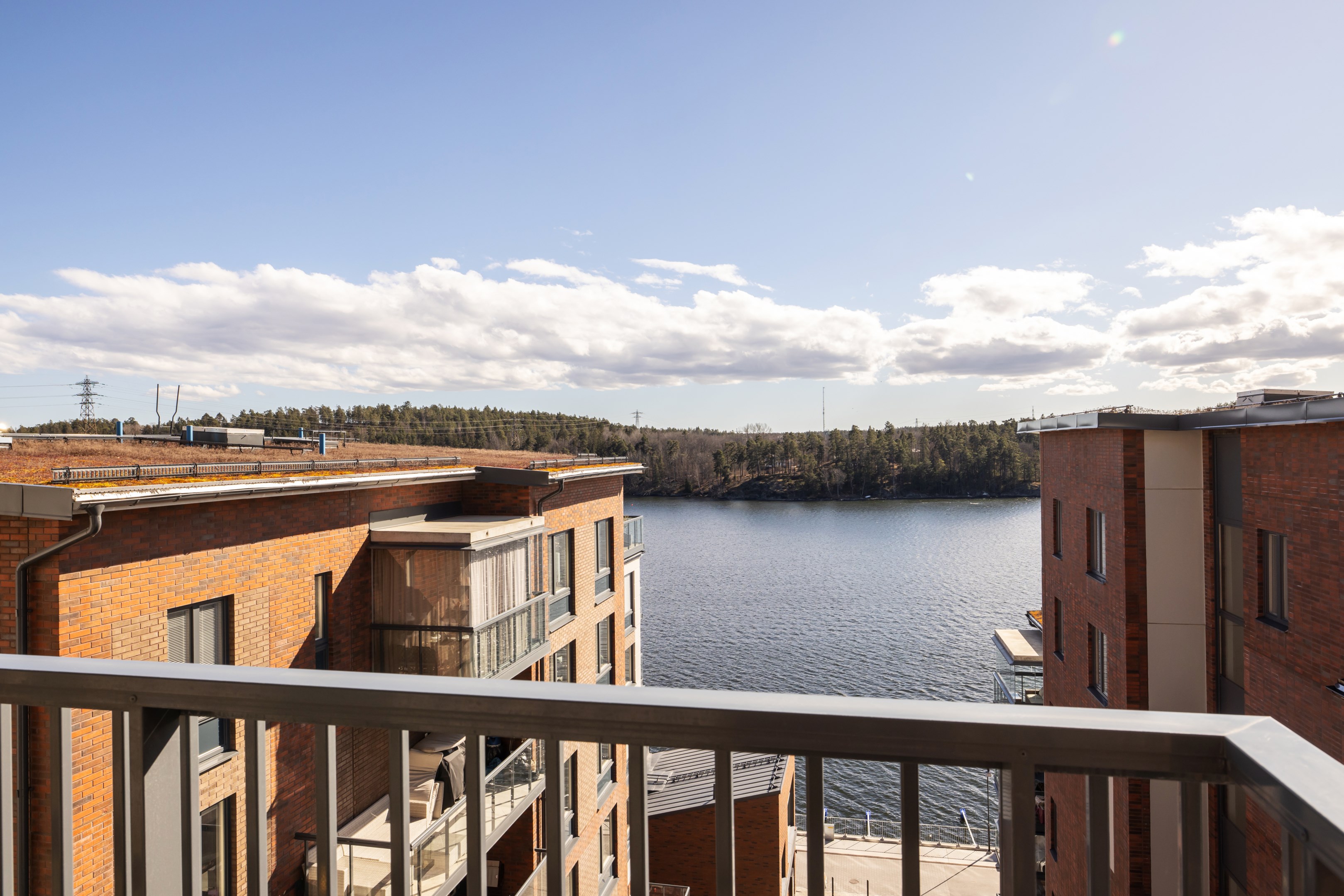 Vy mot söder från kök och balkong