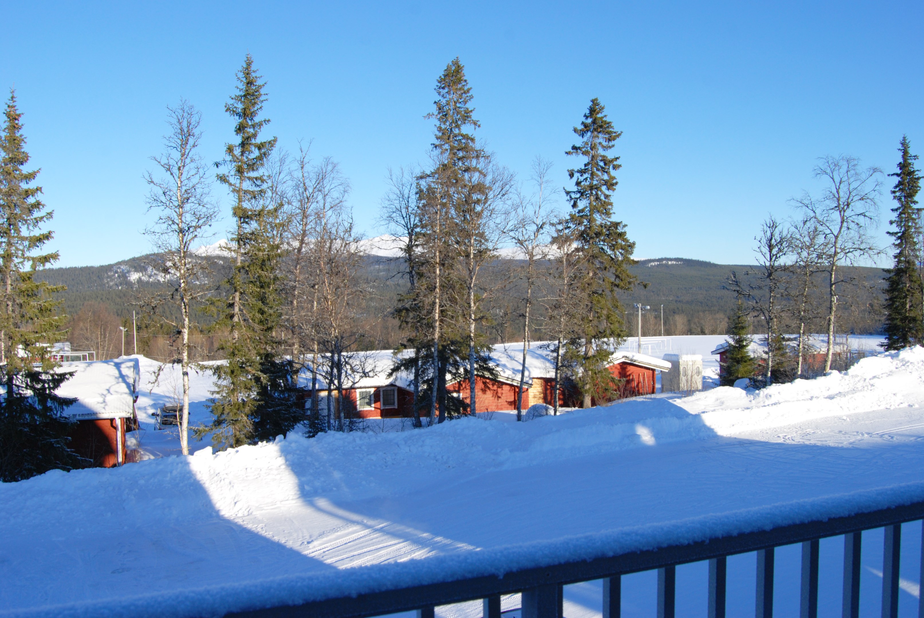 Vy mot idrottsplatsen.