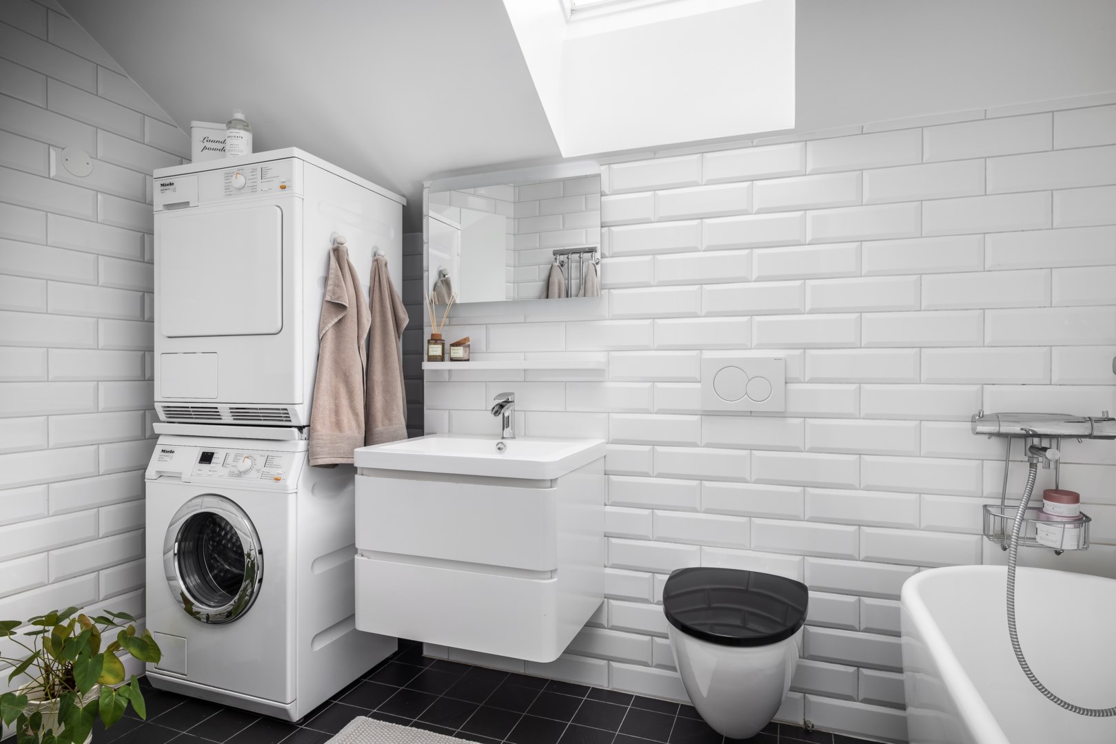 Bostadsbild från Järla Gårdsväg 24, Såld i Järla sjö, Nacka