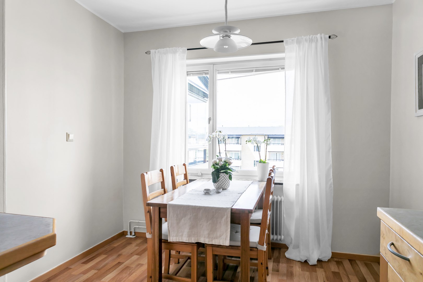 Bostadsbild från Regngatan 13, Till salu i Gränby, Uppsala