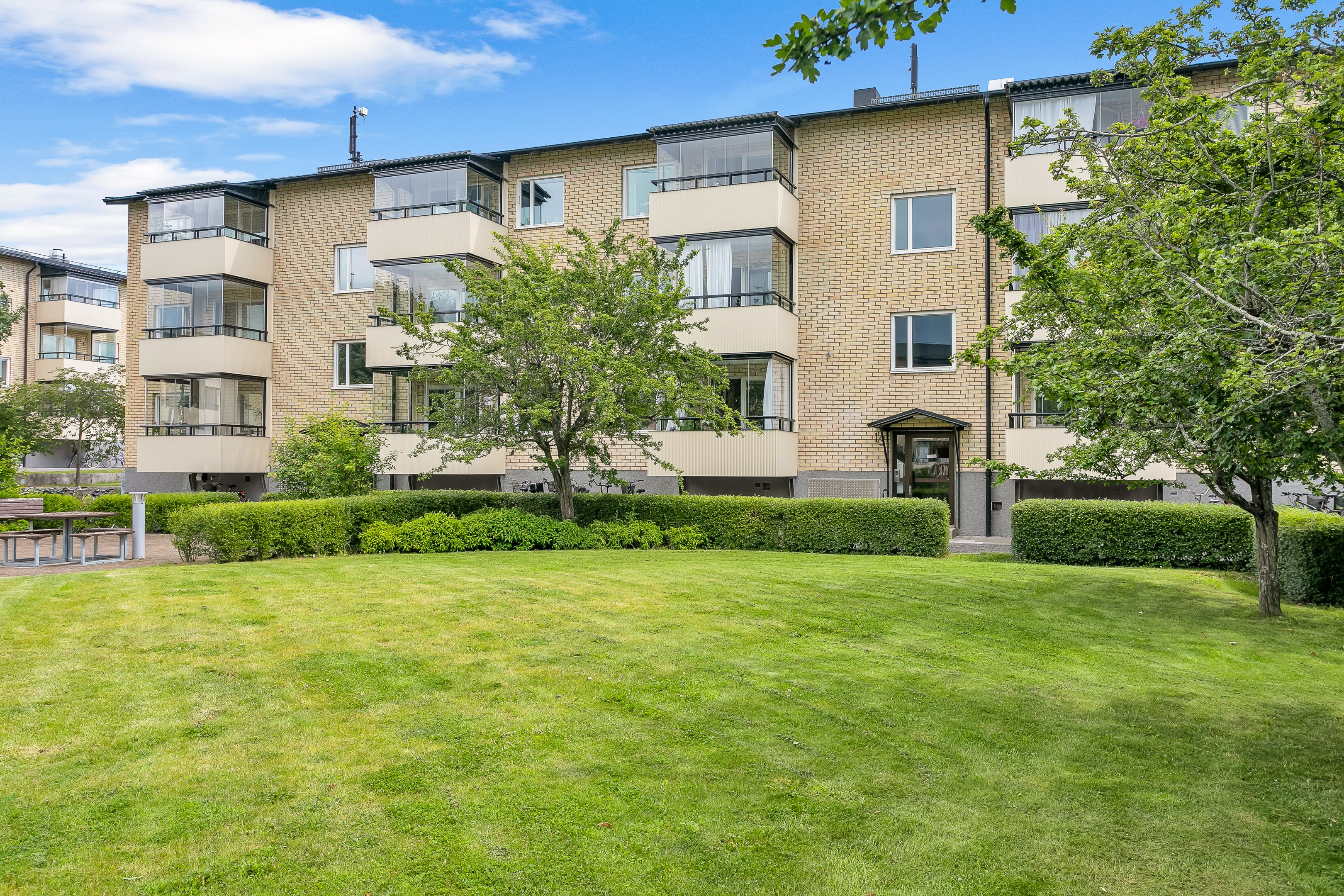 Bostadsbild från Regngatan 13, Till salu i Gränby, Uppsala