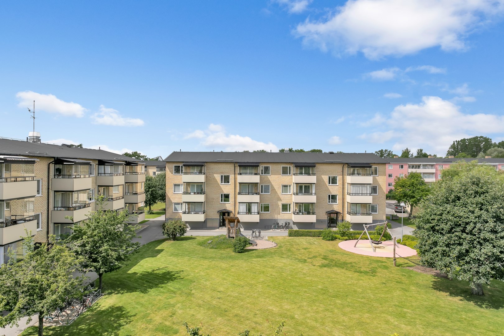 Bostadsbild från Regngatan 13, Till salu i Gränby, Uppsala