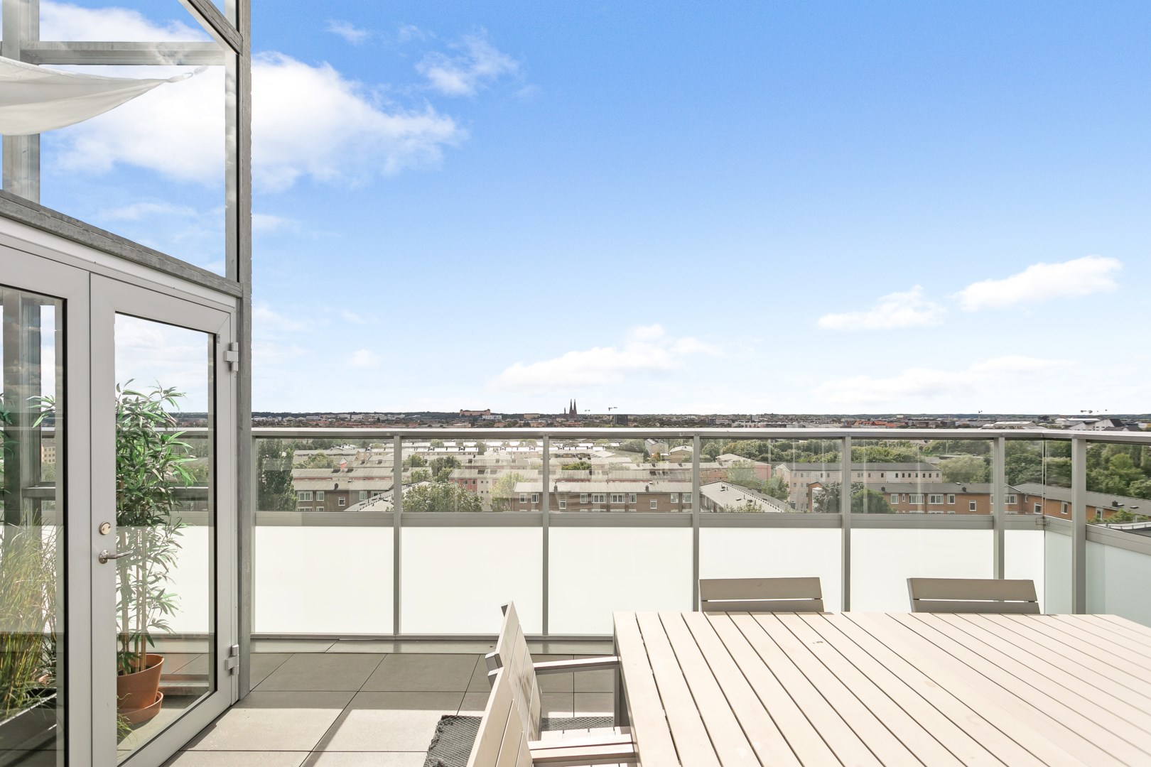 Bostadsbild från Solskensgatan 19, Såld i Gränby backe, Uppsala