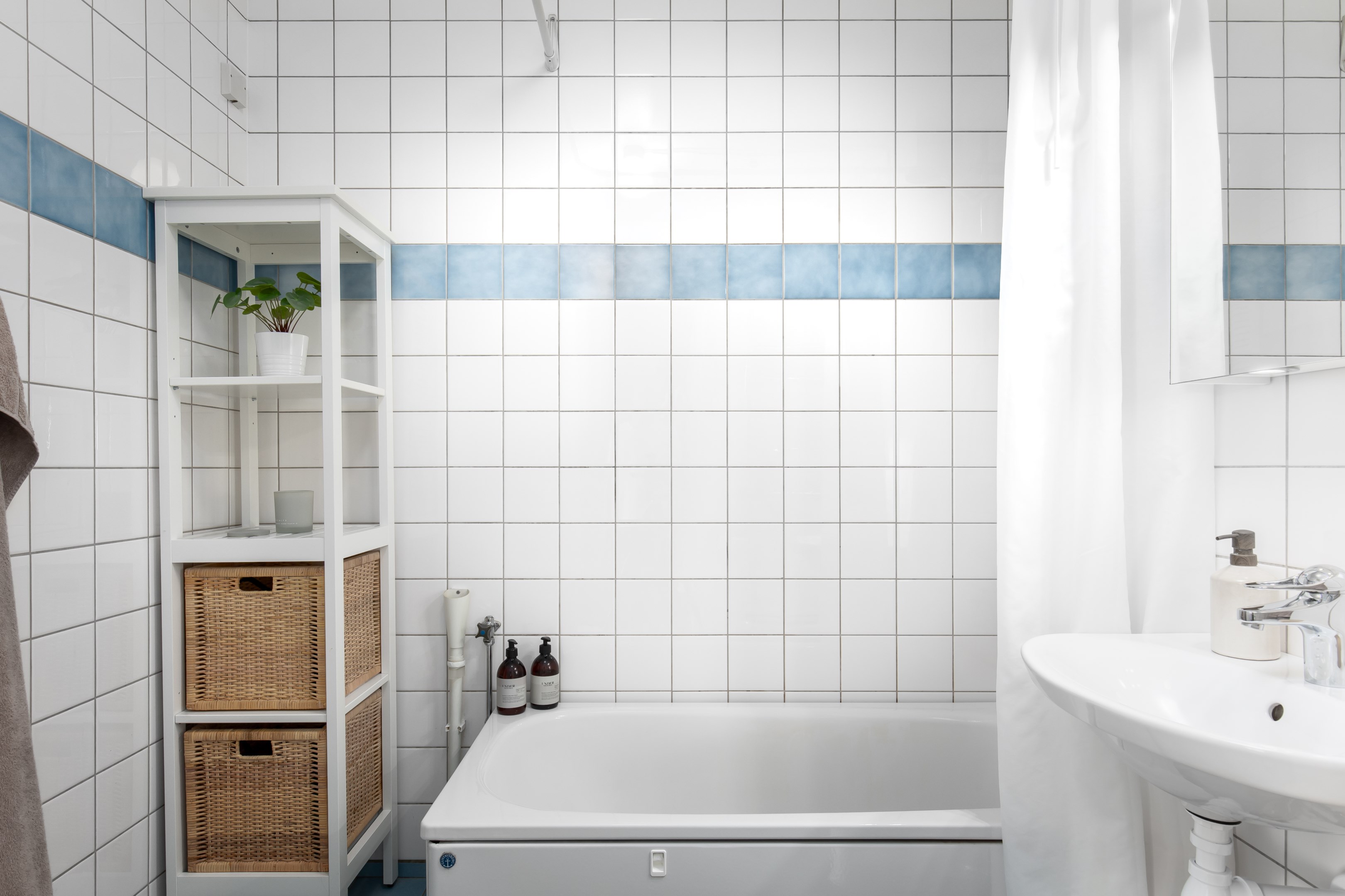 Bostadsbild från Edövägen 26C, Till salu i Västra Orminge, Nacka