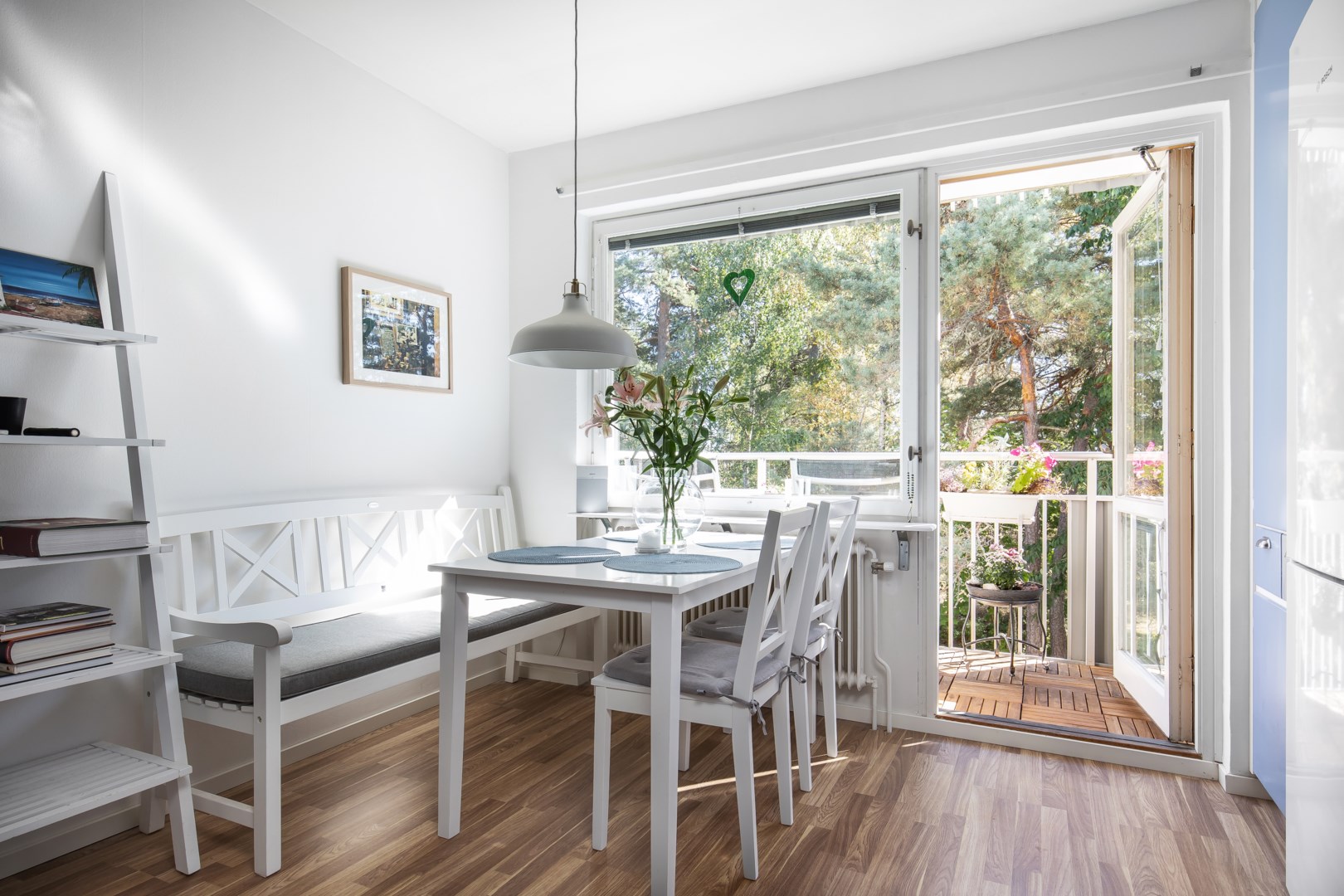 Bostadsbild från Ullerudsbacken 65, Såld i Farsta, Stockholm