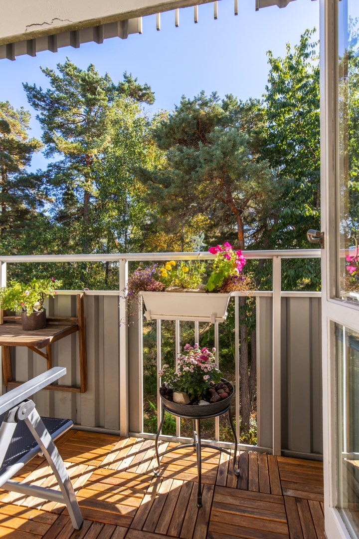 Bostadsbild från Ullerudsbacken 65, Såld i Farsta, Stockholm