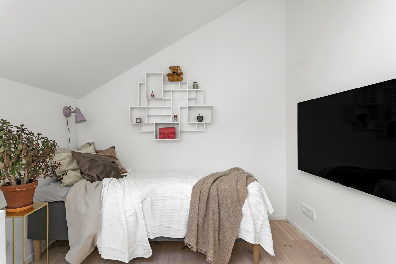 Bostadsbild från Backstuguvägen 3, Såld i Lindbacken, Uppsala