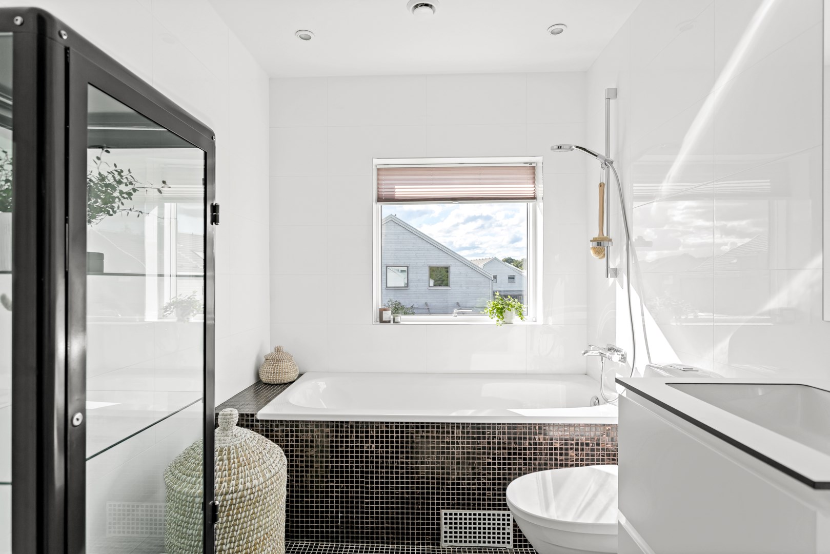 Bostadsbild från Backstuguvägen 3, Såld i Lindbacken, Uppsala