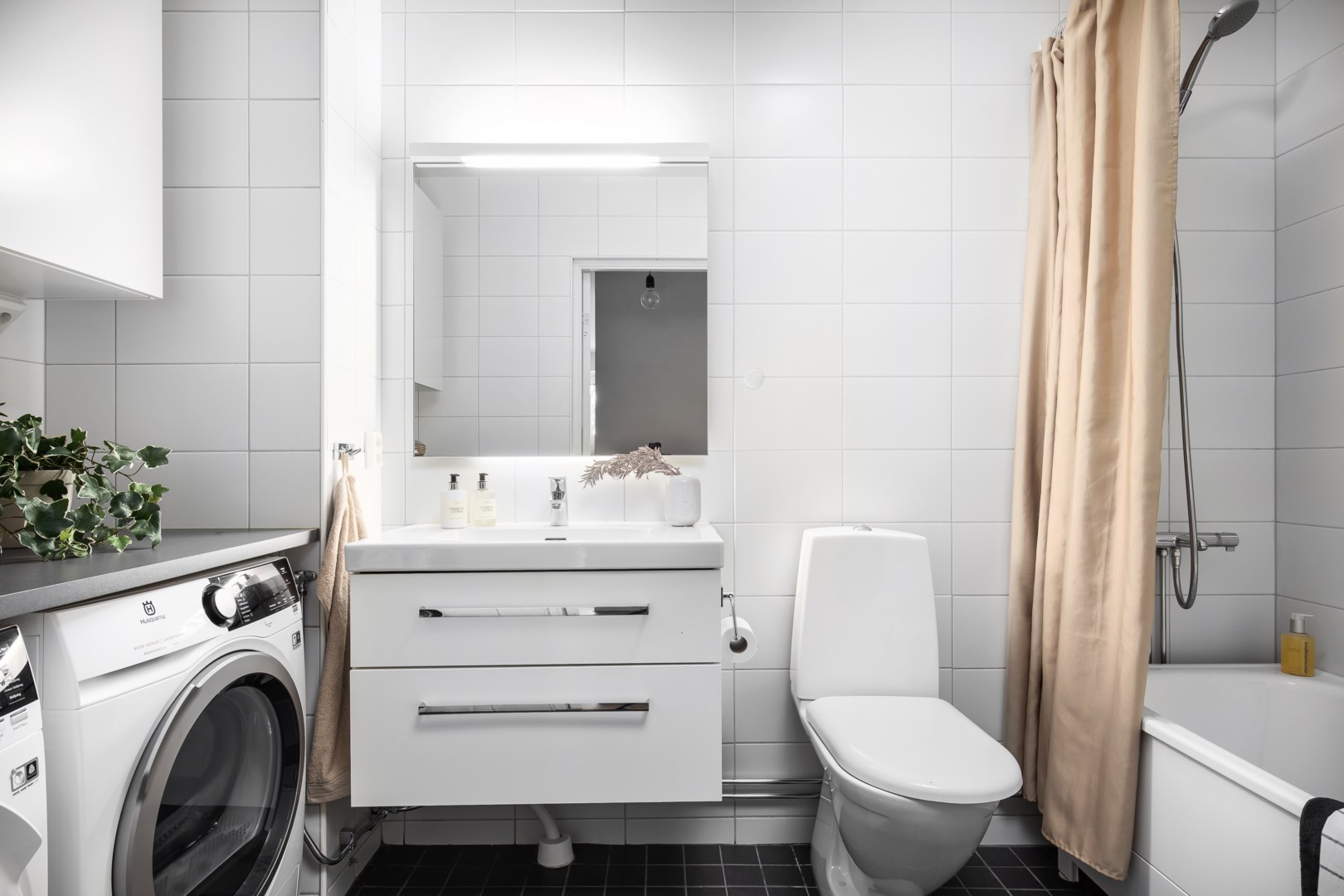 Bostadsbild från Godtemplarvägen 5, 1 tr, Såld i Tollare, Nacka