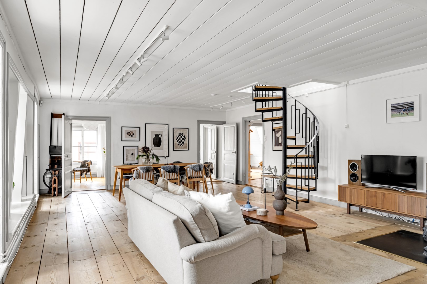 Bostadsbild från Övre Slottsgatan 9B, Såld i Öfre Slotts, Uppsala