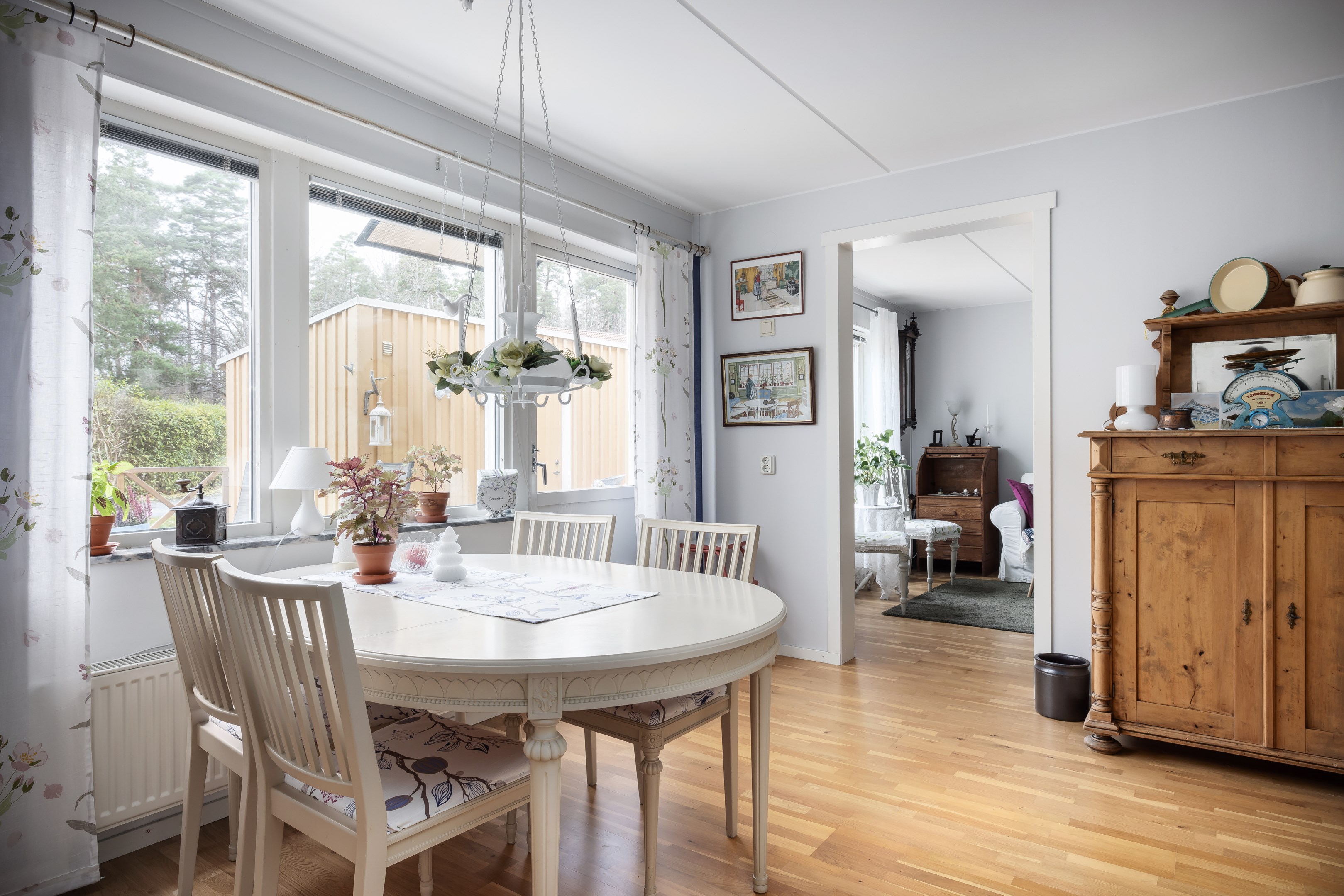 Bostadsbild från Grönsiskevägen 12, Såld i Ösbydalen, Värmdö