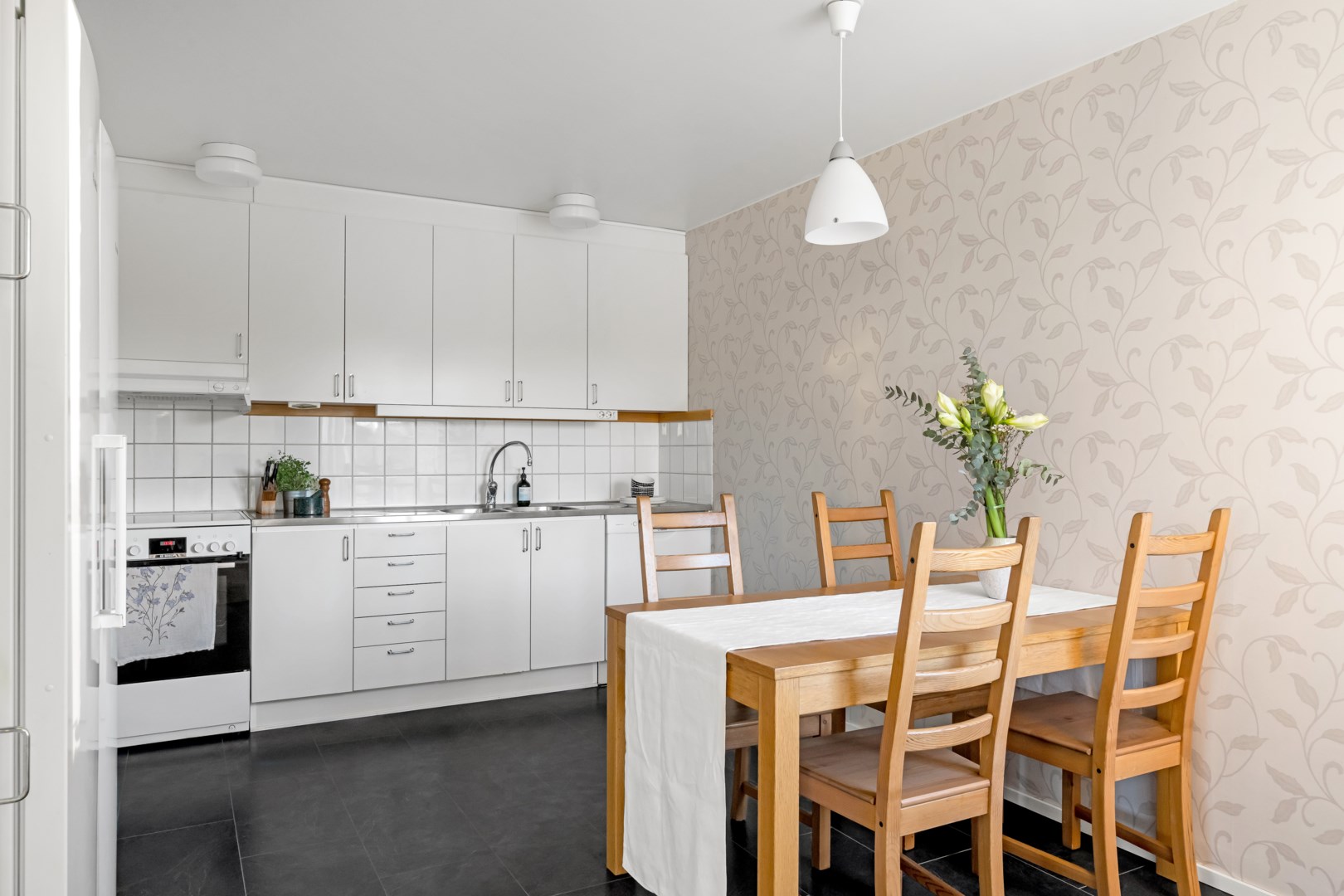 Bostadsbild från Herrhagsvägen 186, Såld i Herrhagen, Uppsala