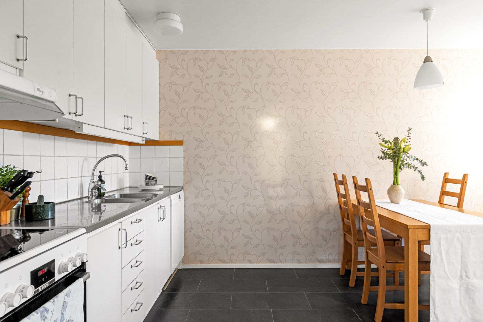 Bostadsbild från Herrhagsvägen 186, Såld i Herrhagen, Uppsala