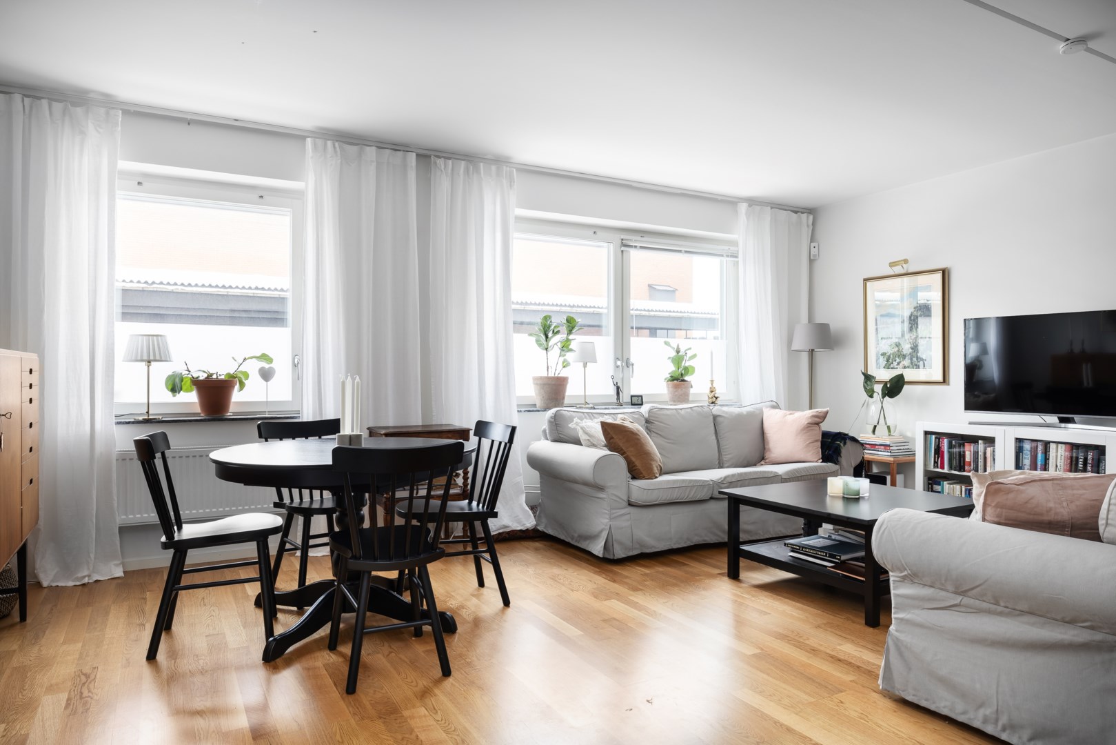 Bostadsbild från Chamottevägen 15, Såld i Porslinskvarteren, Värmdö