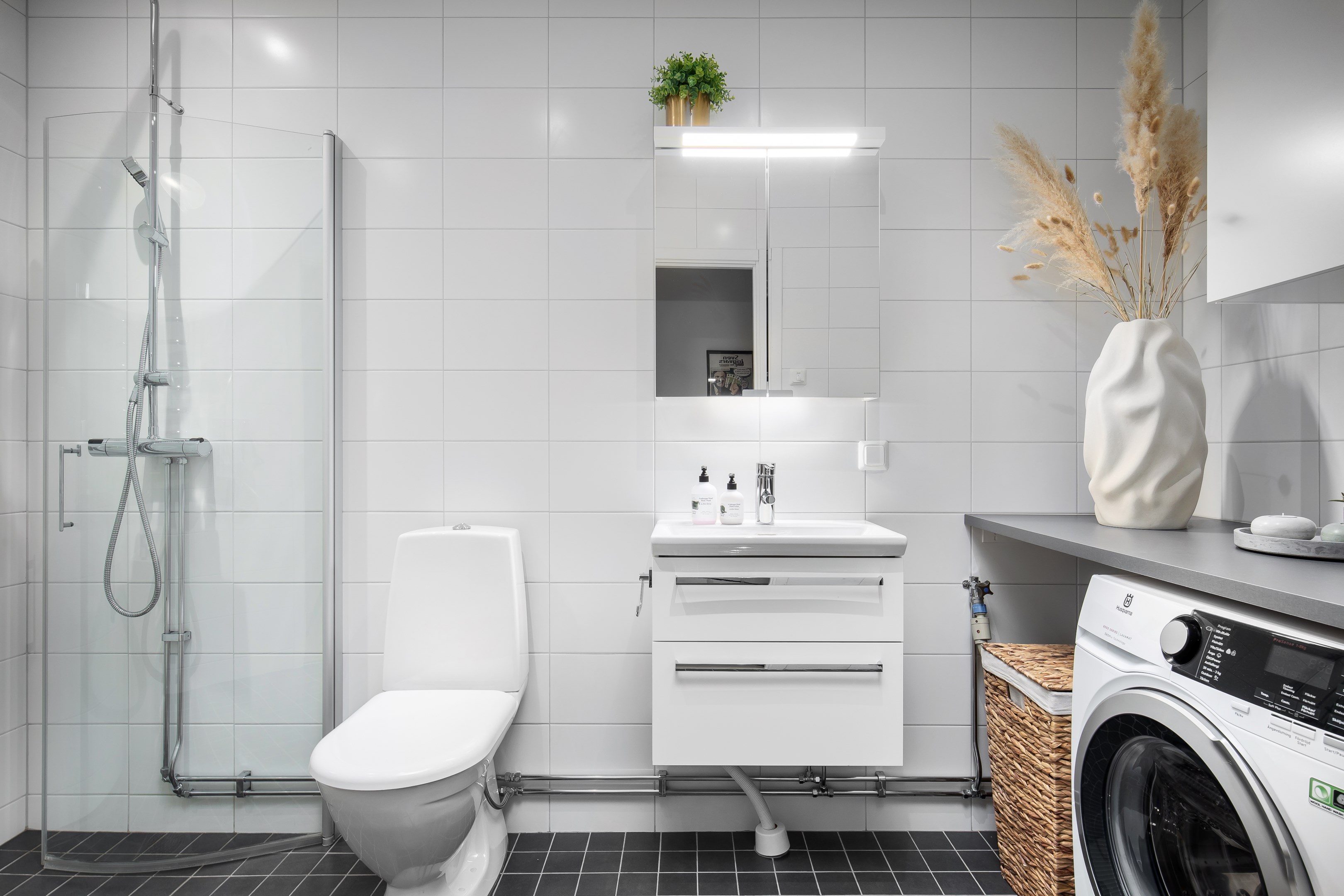 Bostadsbild från Tollare kaj 4, 7 av 8 tr, Såld i Tollare, Nacka