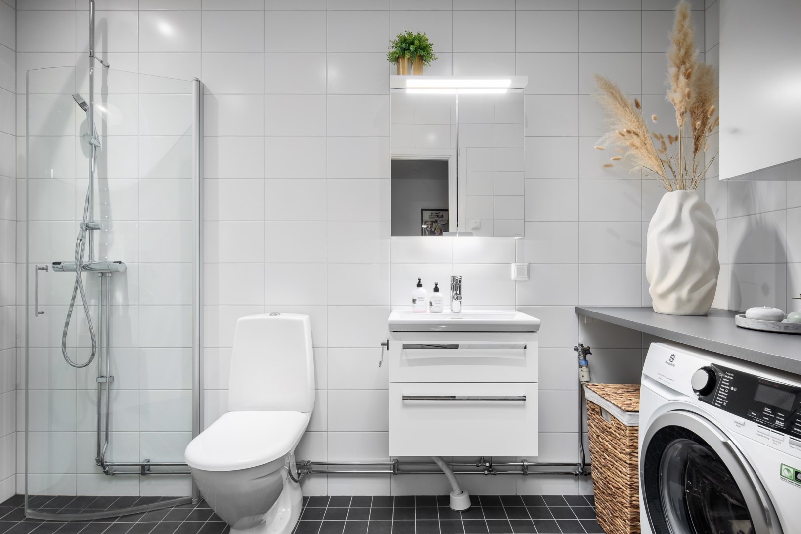 Bostadsbild från Tollare kaj 4, 7 av 8 tr, Såld i Tollare, Nacka