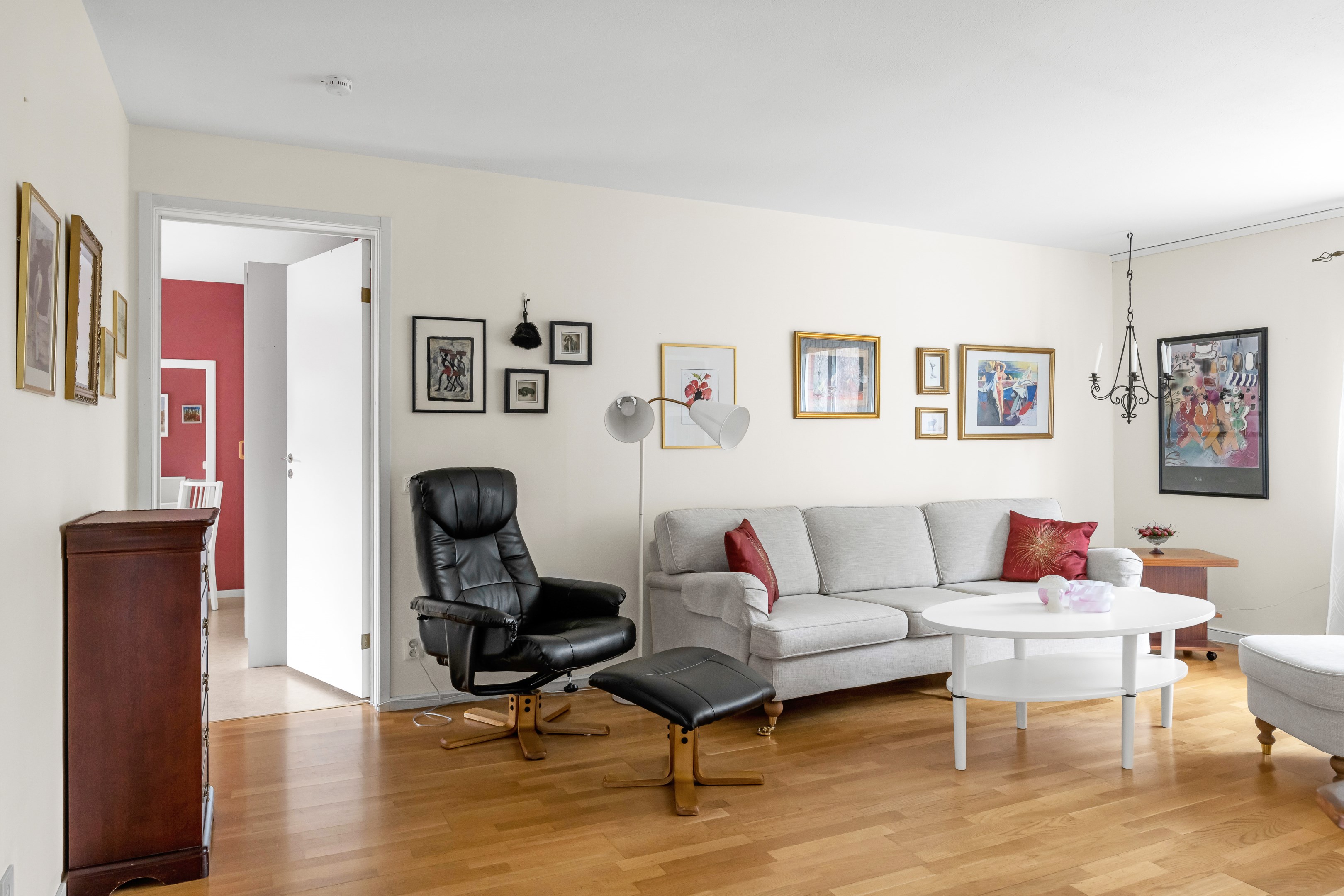 Bostadsbild från Smålandsvägen 3, Såld i Sävja, Uppsala