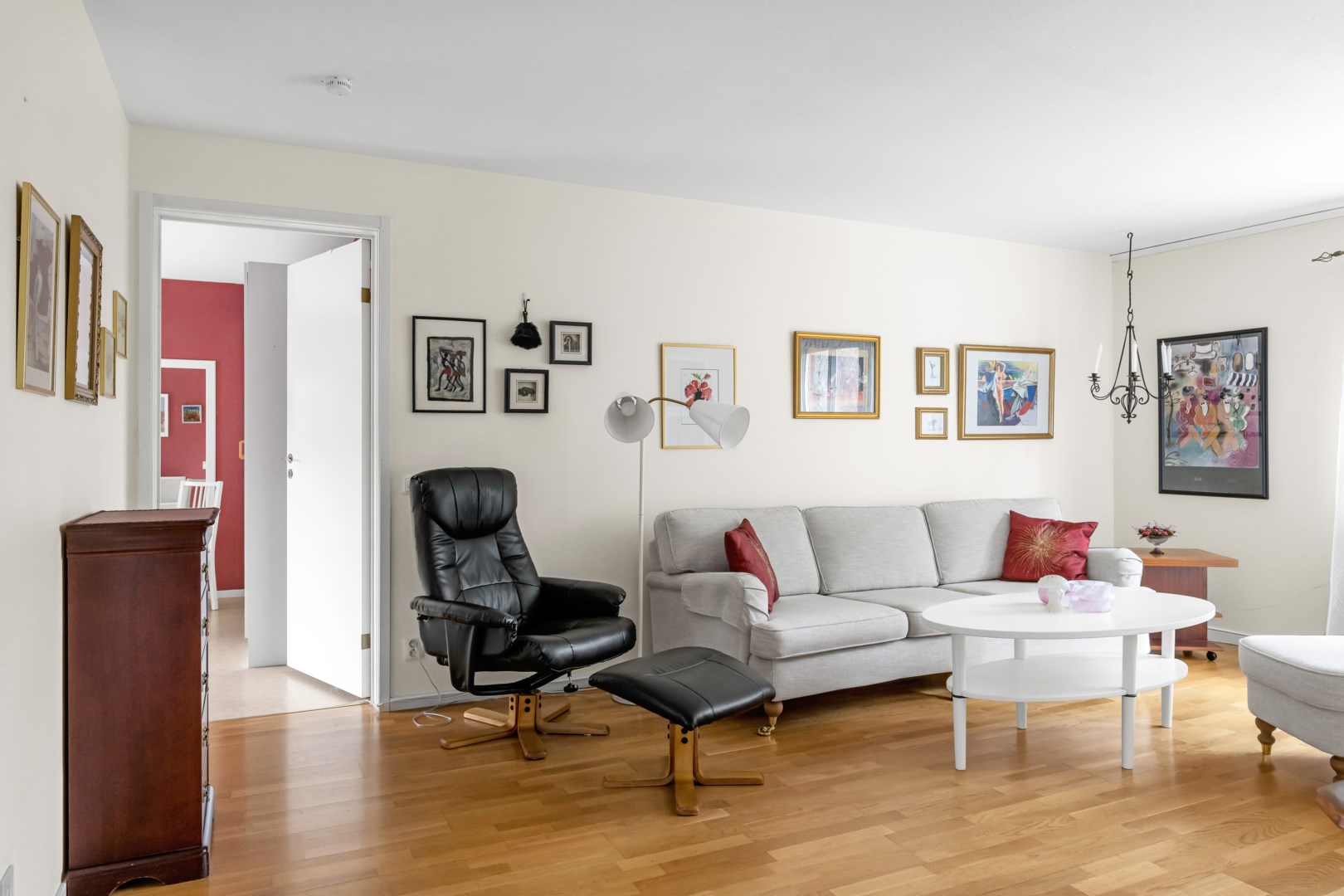 Bostadsbild från Smålandsvägen 3, Såld i Sävja, Uppsala