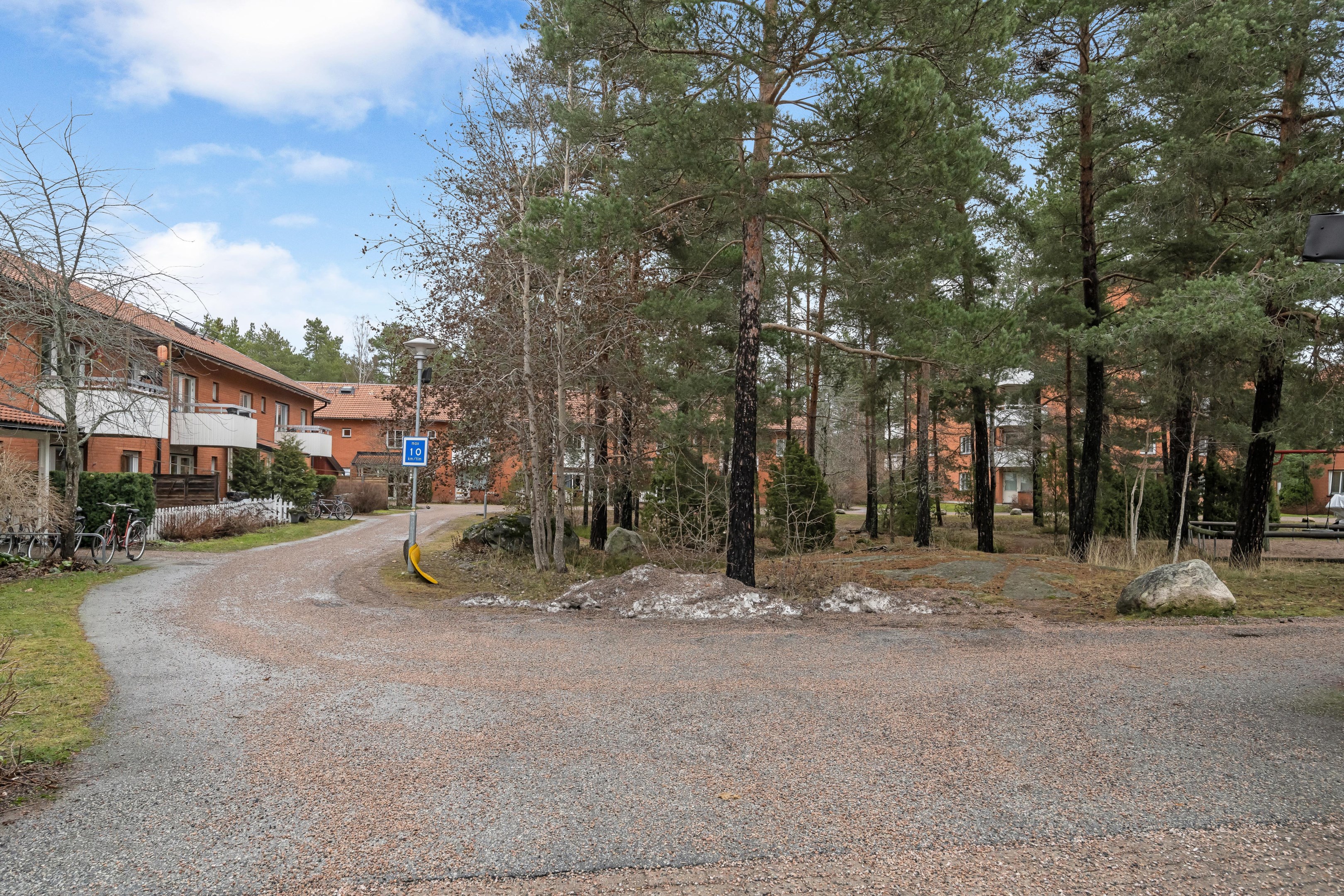 Bostadsbild från Smålandsvägen 3, Såld i Sävja, Uppsala