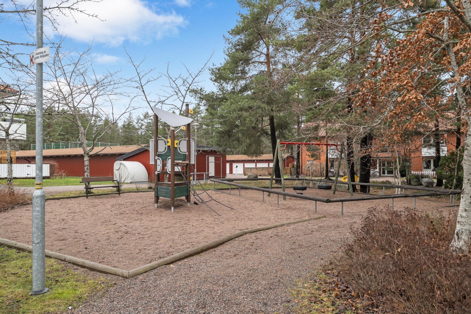 Bostadsbild från Smålandsvägen 3, Såld i Sävja, Uppsala