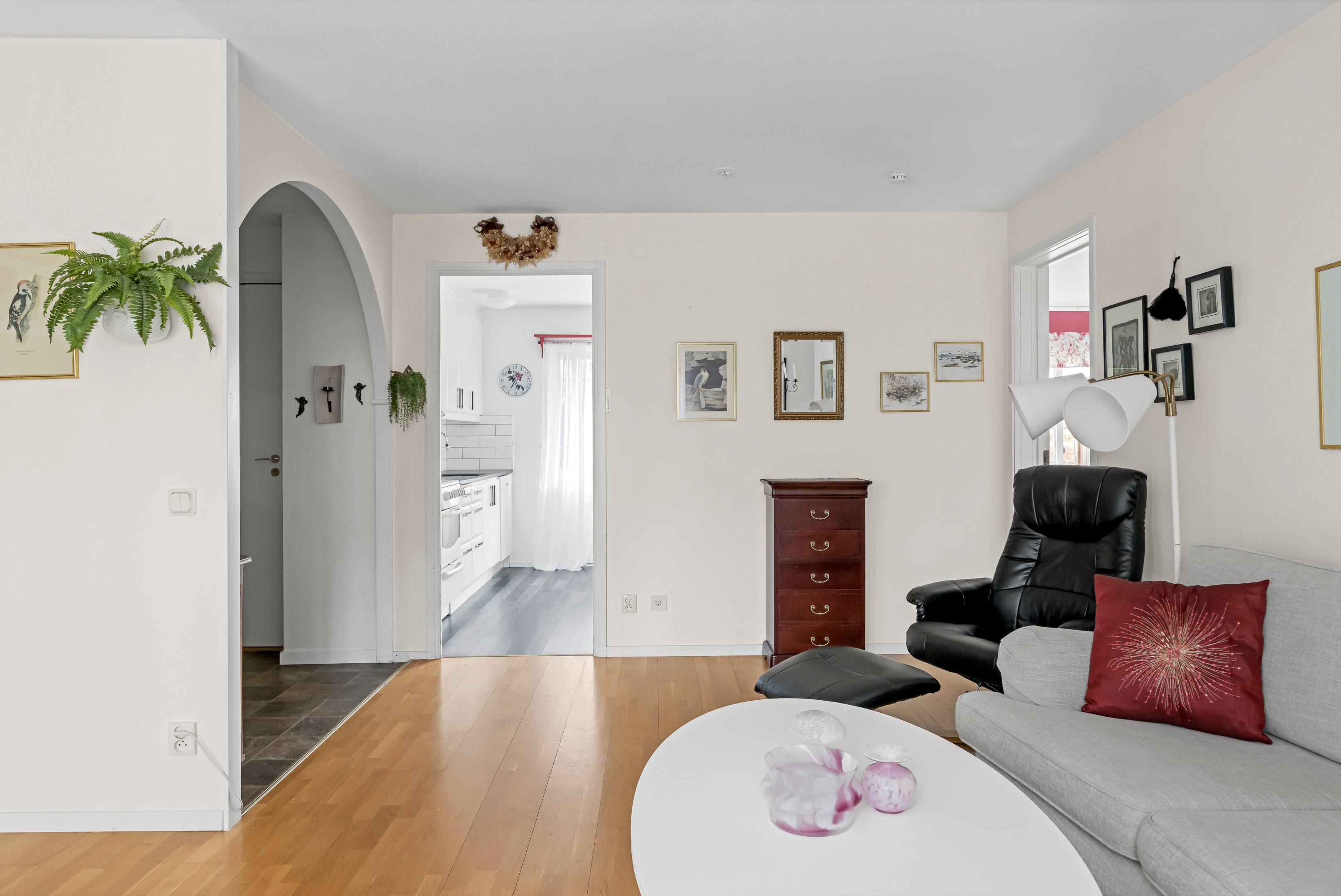 Bostadsbild från Smålandsvägen 3, Såld i Sävja, Uppsala