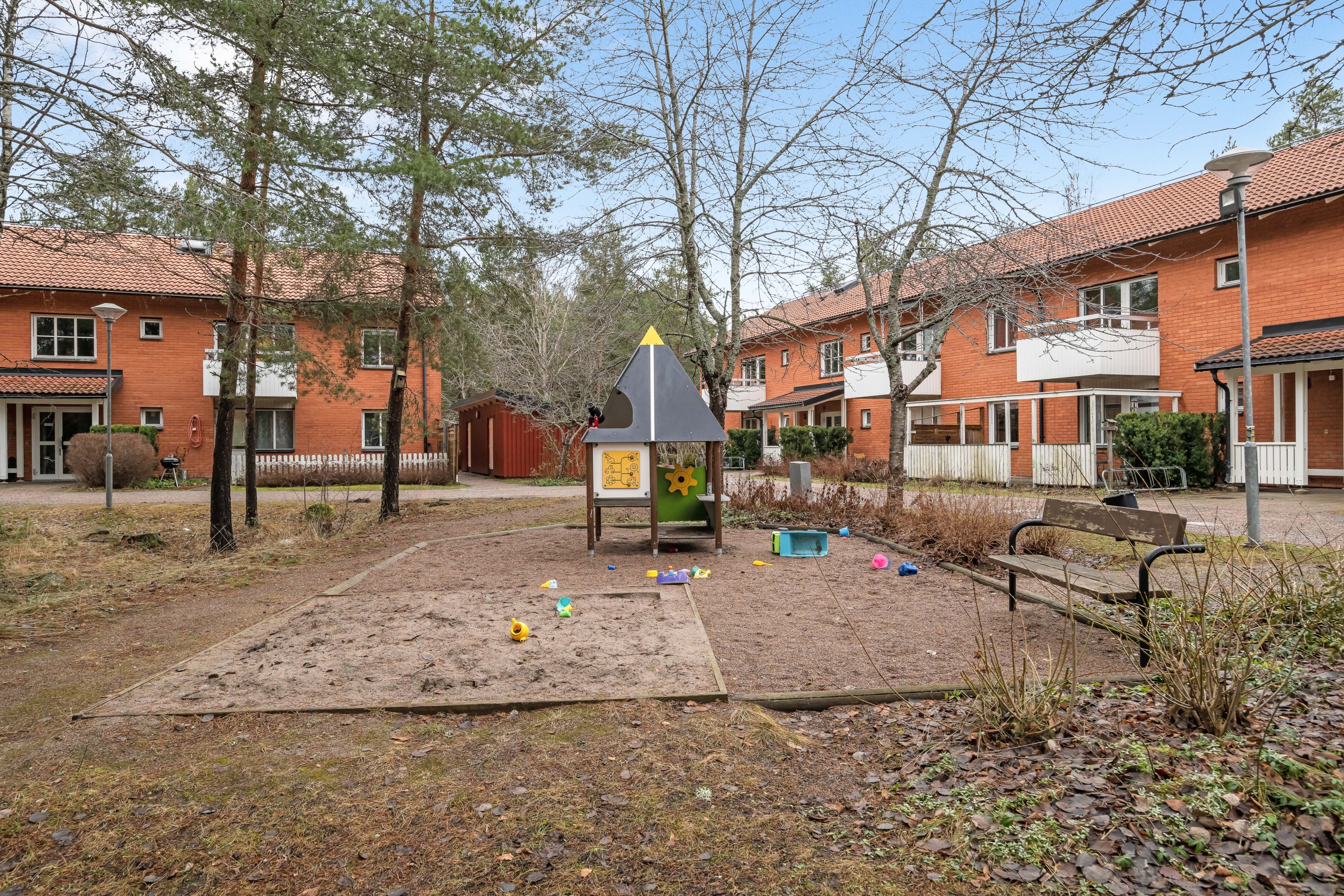 Bostadsbild från Smålandsvägen 3, Såld i Sävja, Uppsala