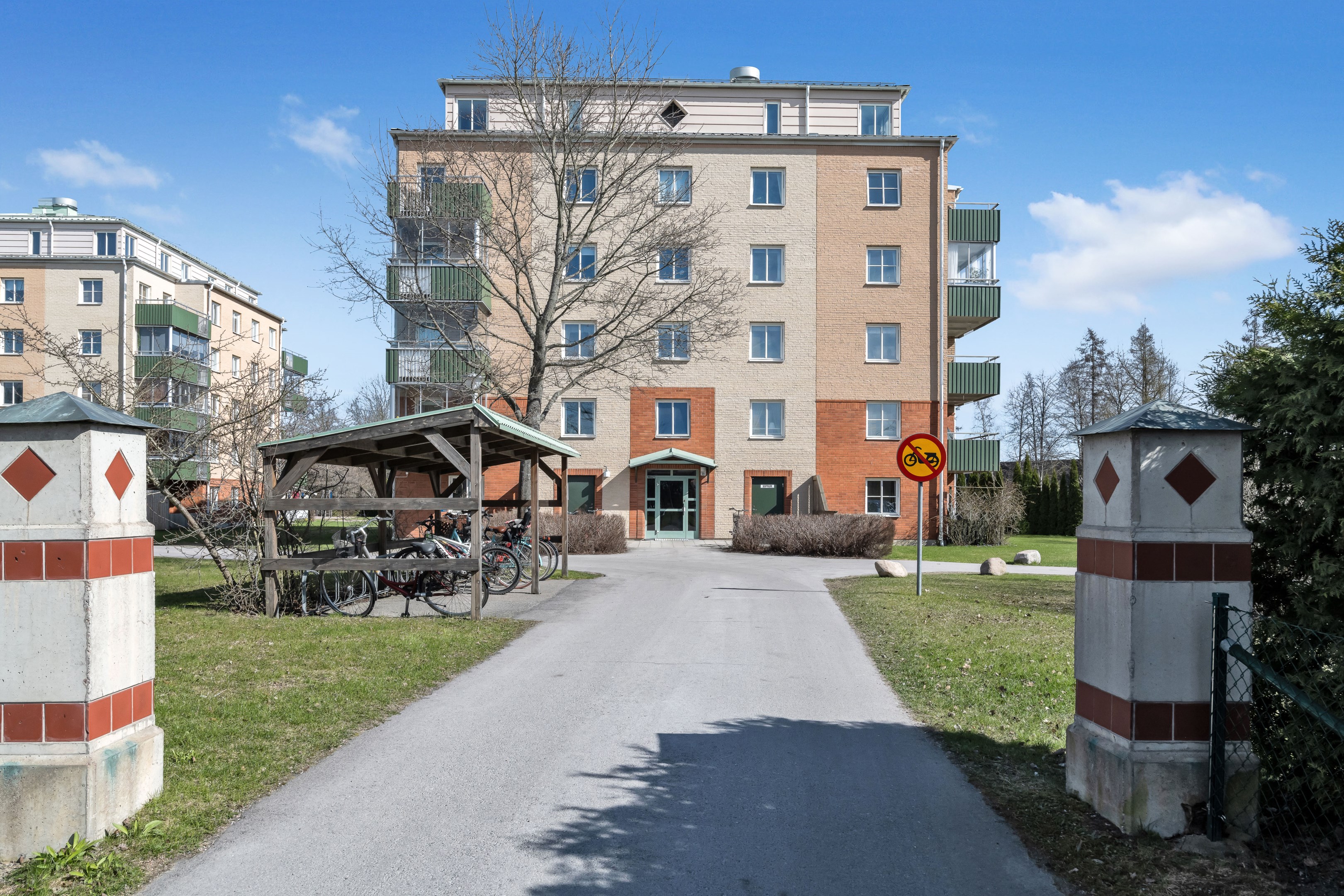 Bostadsbild från Fålhagsleden 99, Såld i Årsta, Uppsala