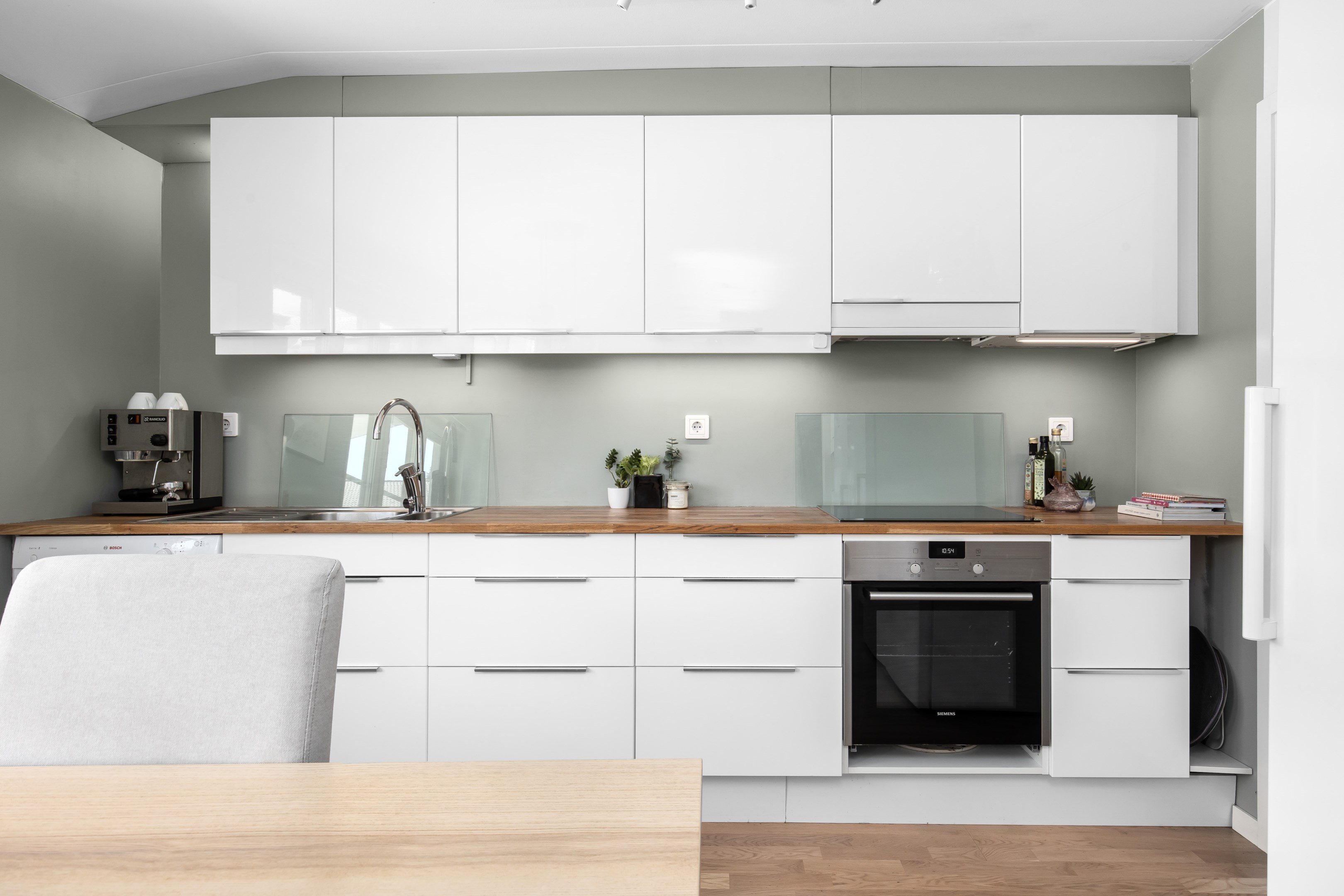 Bostadsbild från Vitmossevägen 108, Såld i Holmviksskogen, Värmdö