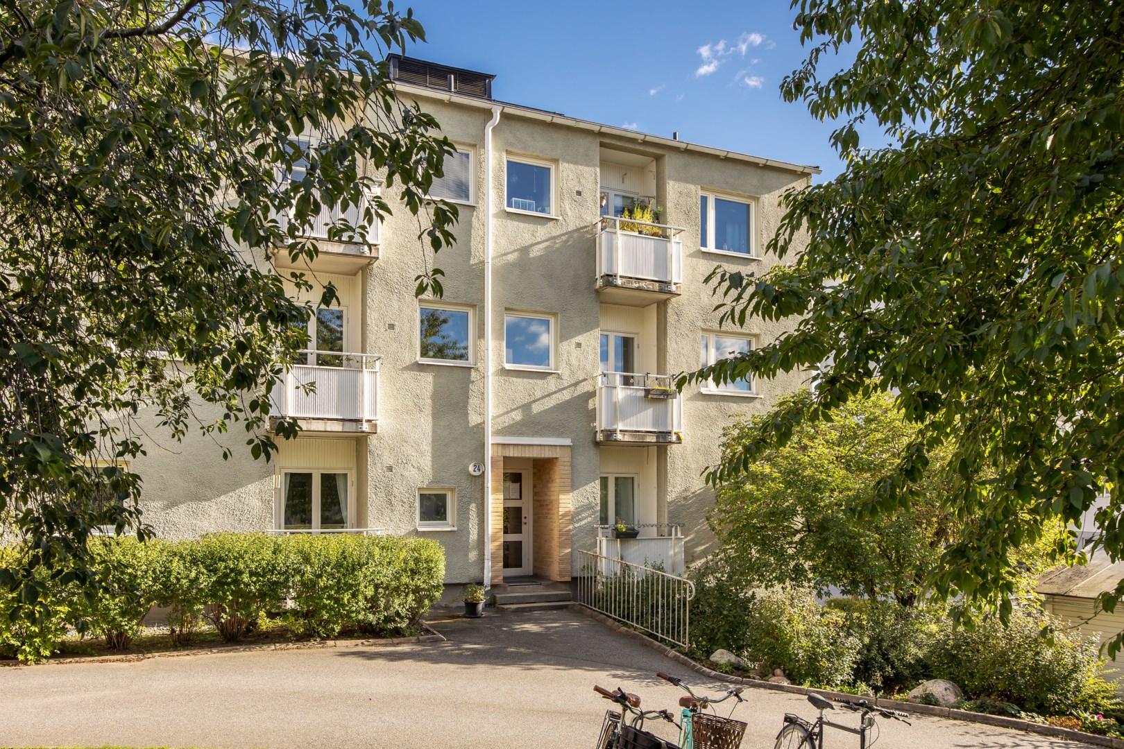 Bostadsbild från Finnbergsvägen 24, Till salu i Finnberget, Nacka