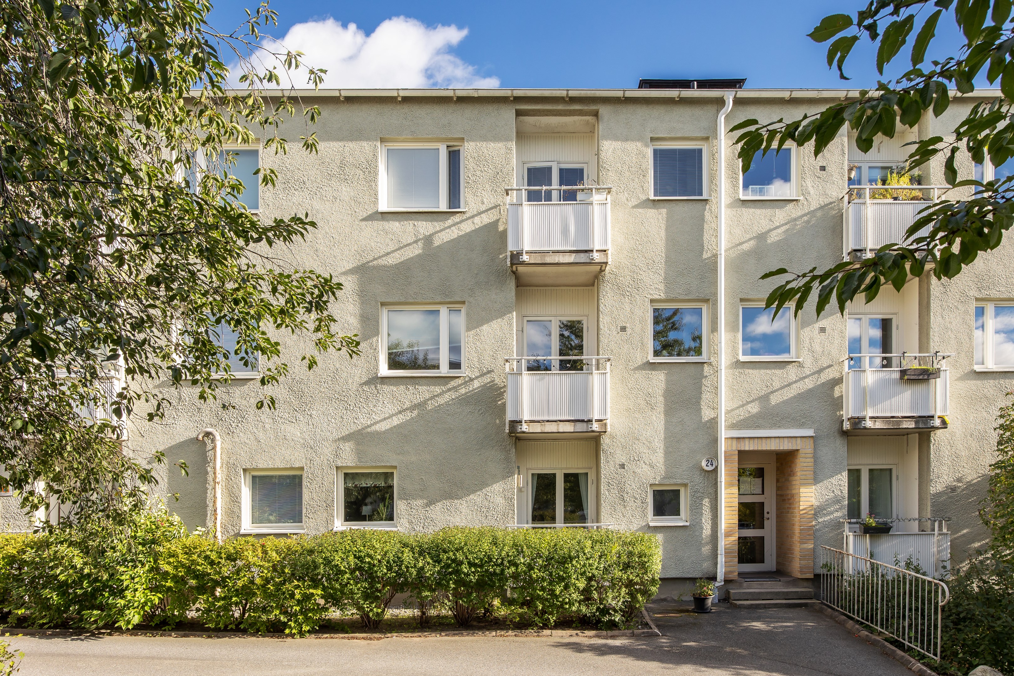 Bostadsbild från Finnbergsvägen 24, Till salu i Finnberget, Nacka