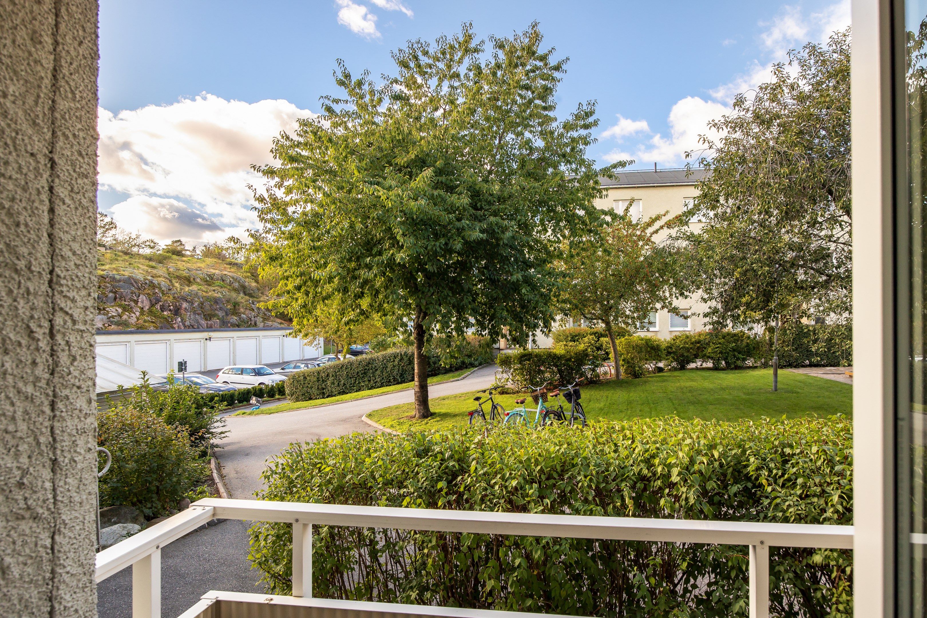 Bostadsbild från Finnbergsvägen 24, Till salu i Finnberget, Nacka