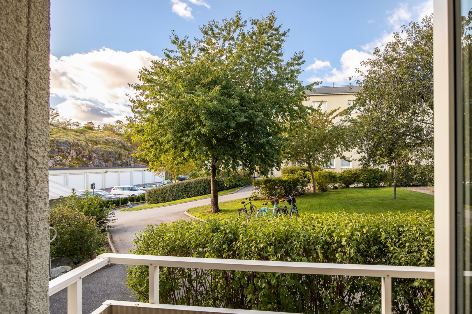 Bostadsbild från Finnbergsvägen 24, Till salu i Finnberget, Nacka