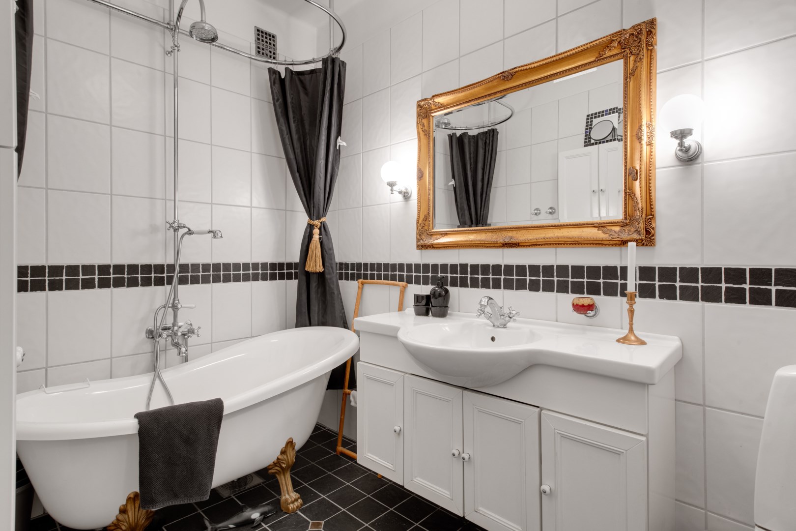 Bostadsbild från Övre Slottsgatan 8 A, Såld i Öfre Slotts, Uppsala