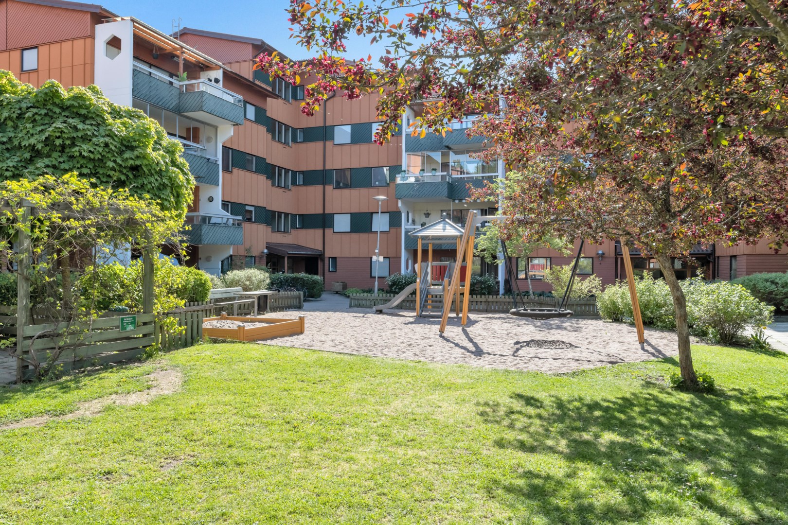 Bostadsbild från Kontrabasvägen 3, Såld i Gottsunda, Uppsala