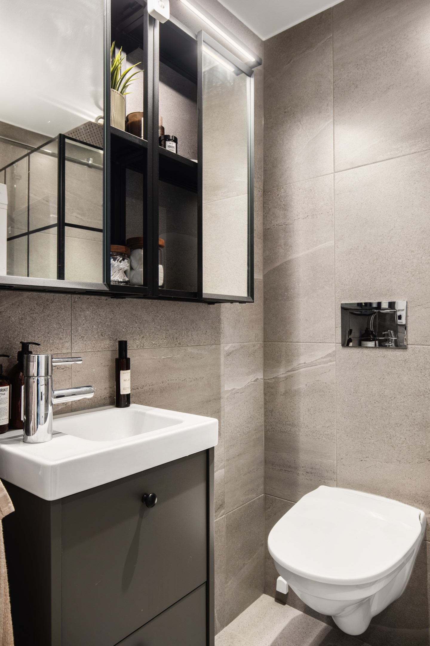 Bostadsbild från Per Hallströms Väg 12, Till salu i Nacka Forum, Nacka