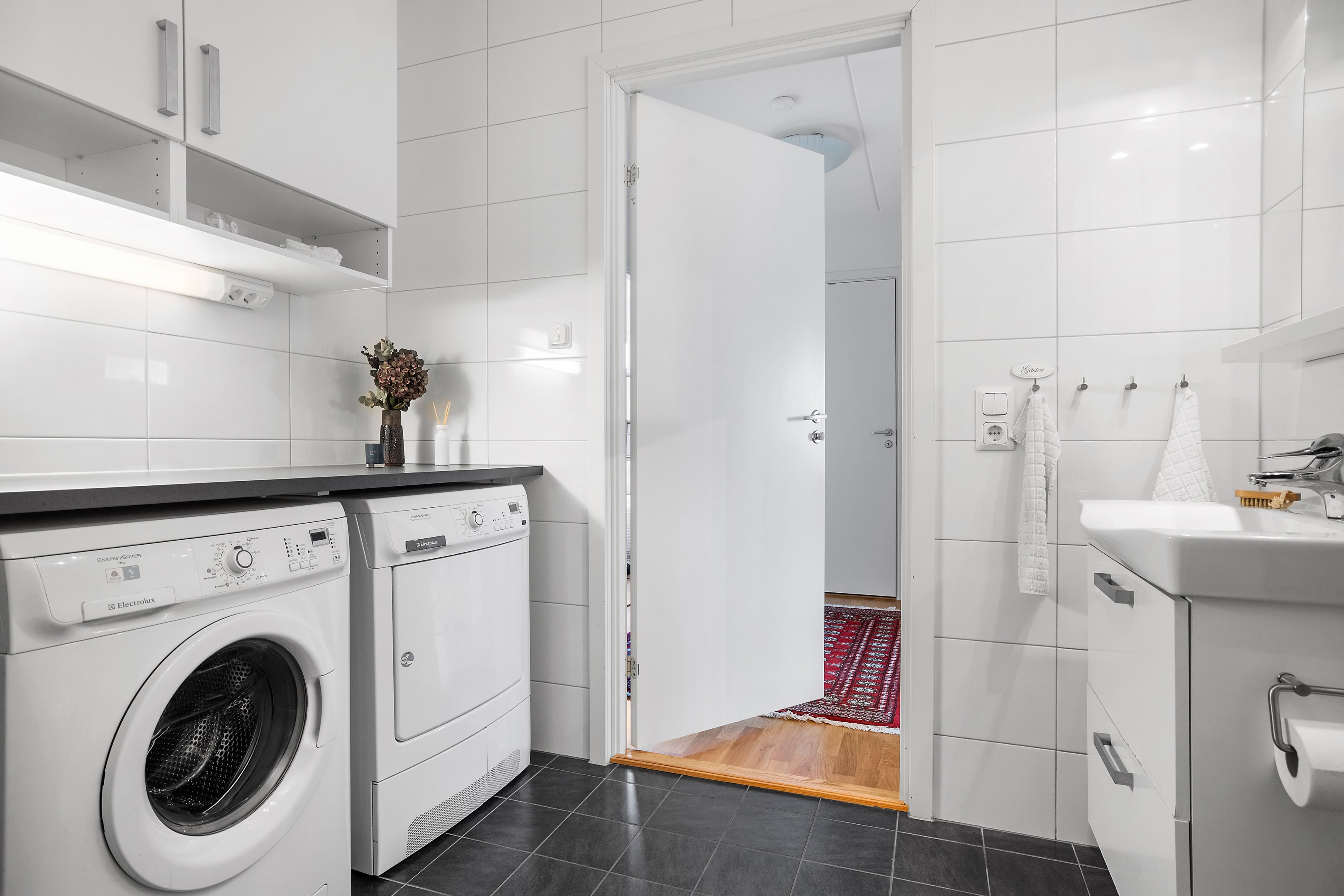 Bostadsbild från Råbyvägen 28, Såld i Kapellgärdet, Uppsala