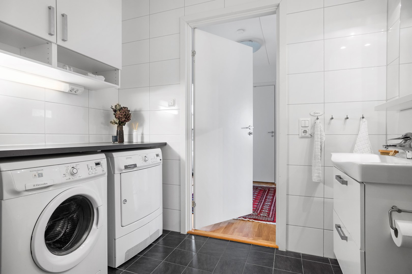 Bostadsbild från Råbyvägen 28, Såld i Kapellgärdet, Uppsala