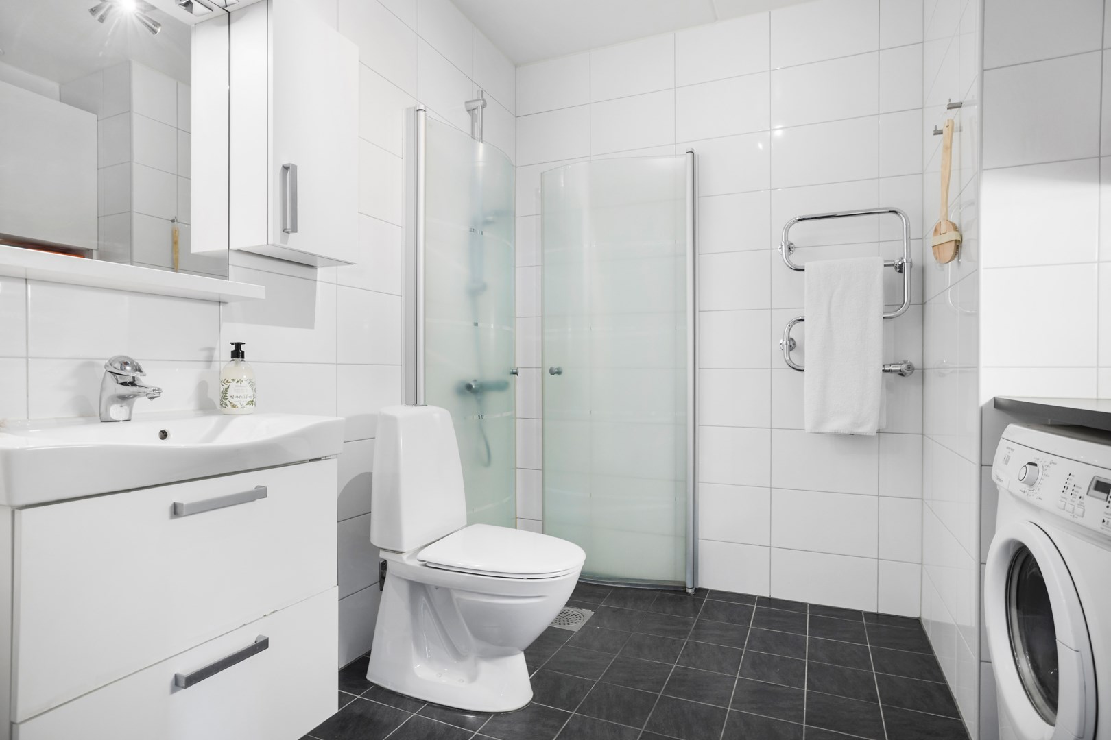 Bostadsbild från Råbyvägen 28, Såld i Kapellgärdet, Uppsala