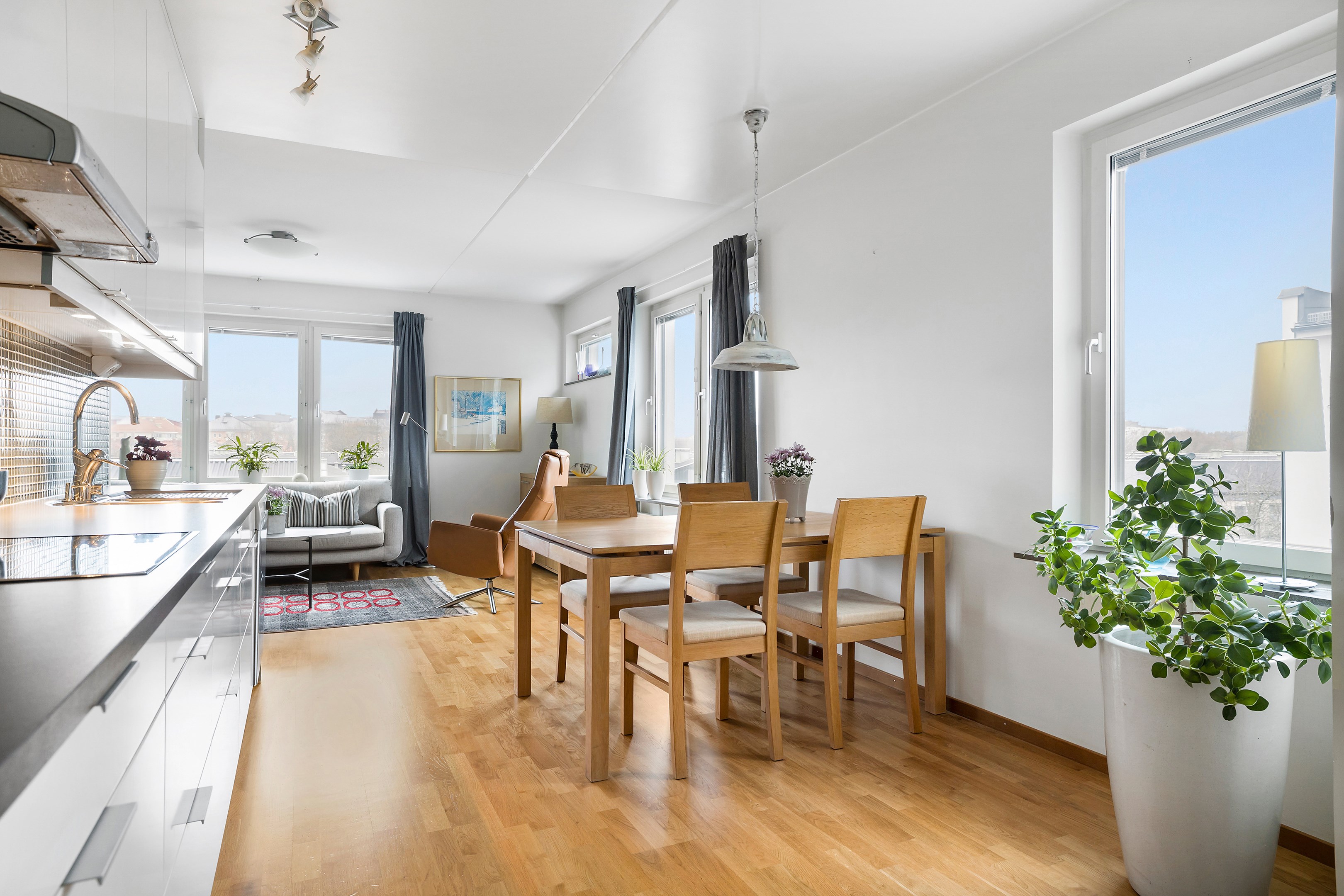 Bostadsbild från Råbyvägen 28, Såld i Kapellgärdet, Uppsala