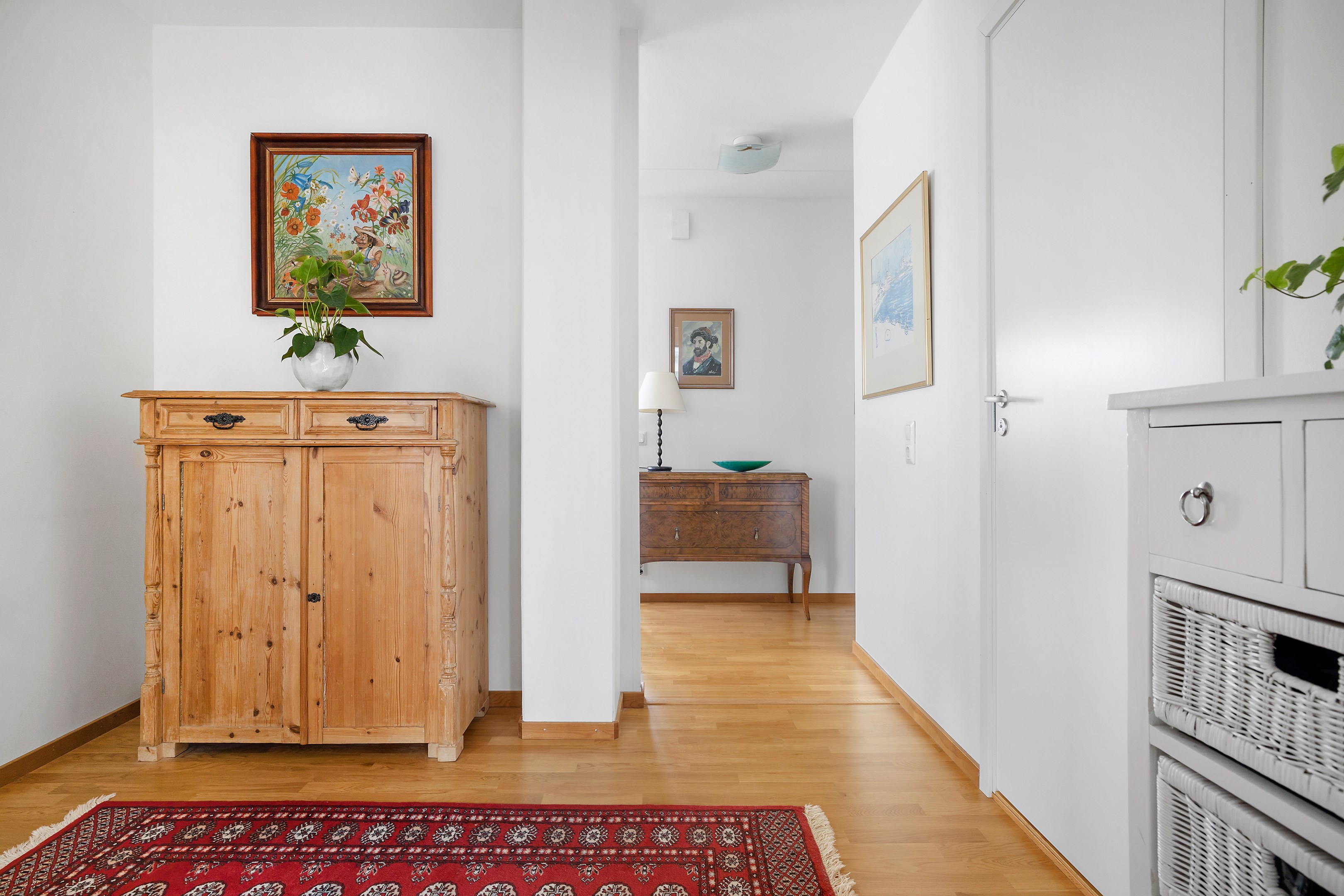 Bostadsbild från Råbyvägen 28, Såld i Kapellgärdet, Uppsala