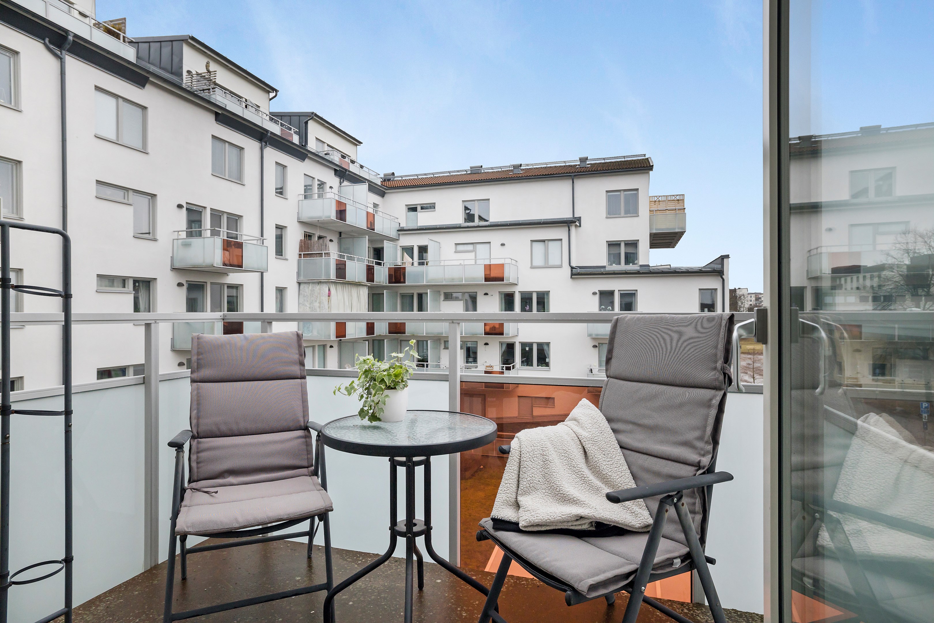 Bostadsbild från Råbyvägen 28, Såld i Kapellgärdet, Uppsala